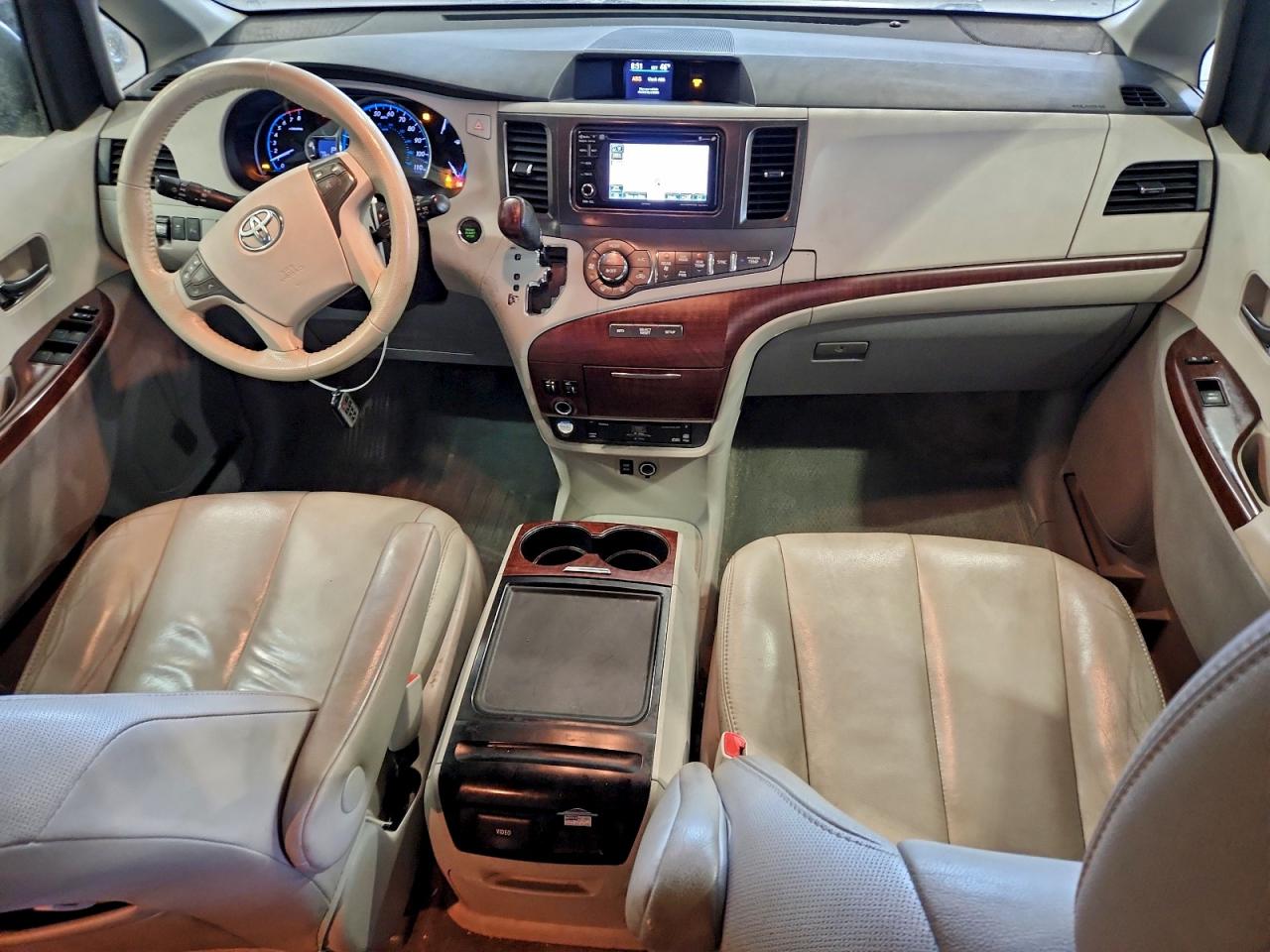 TOYOTA SIENNA XLE