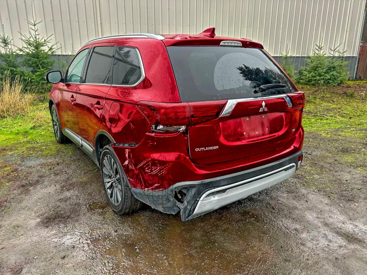 MITSUBISHI OUTLANDER SE