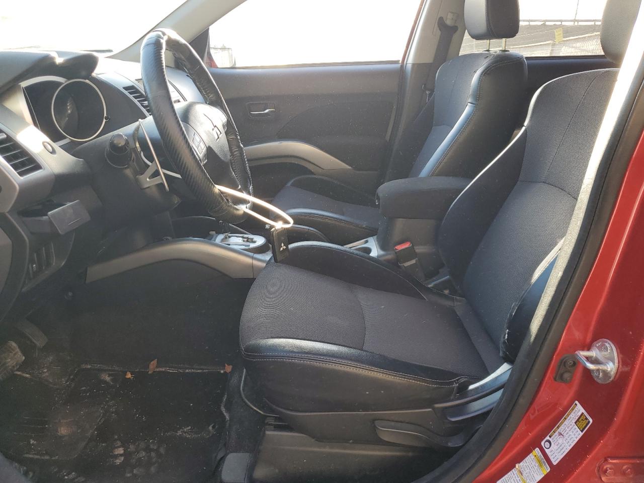 MITSUBISHI OUTLANDER SE