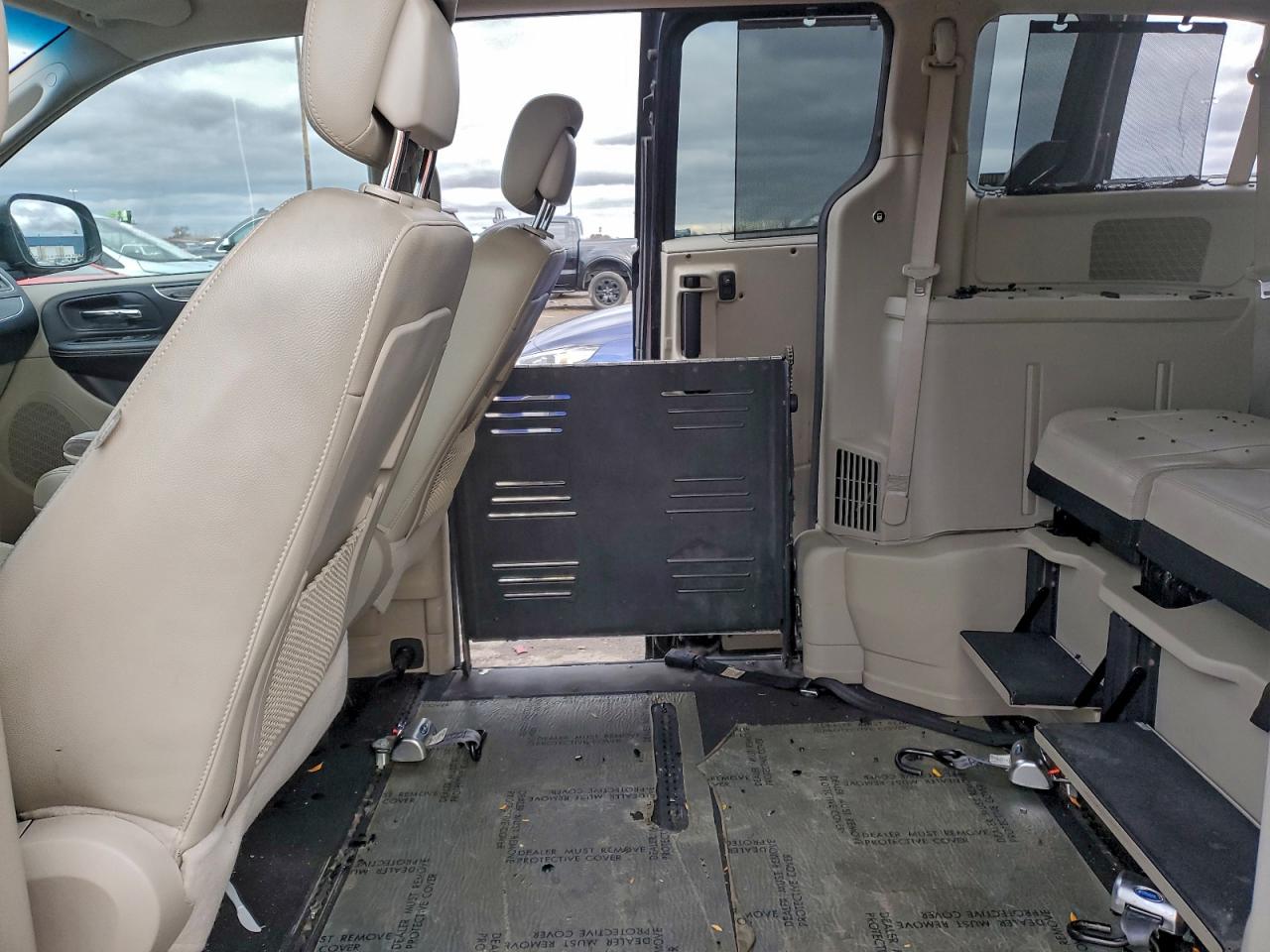 CHRYSLER TOWN & COUNTRY TOURING L