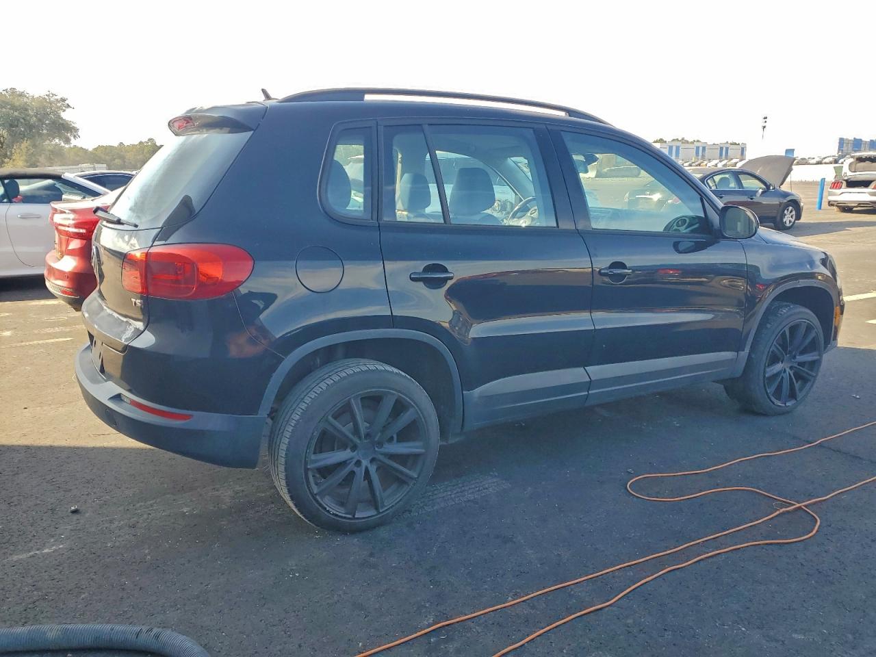 VOLKSWAGEN TIGUAN S