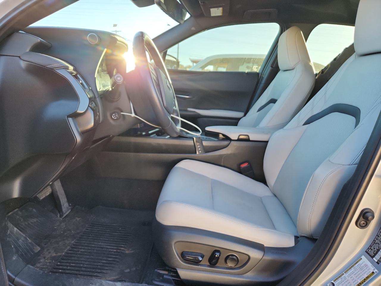 LEXUS UX 250H PREMIUM