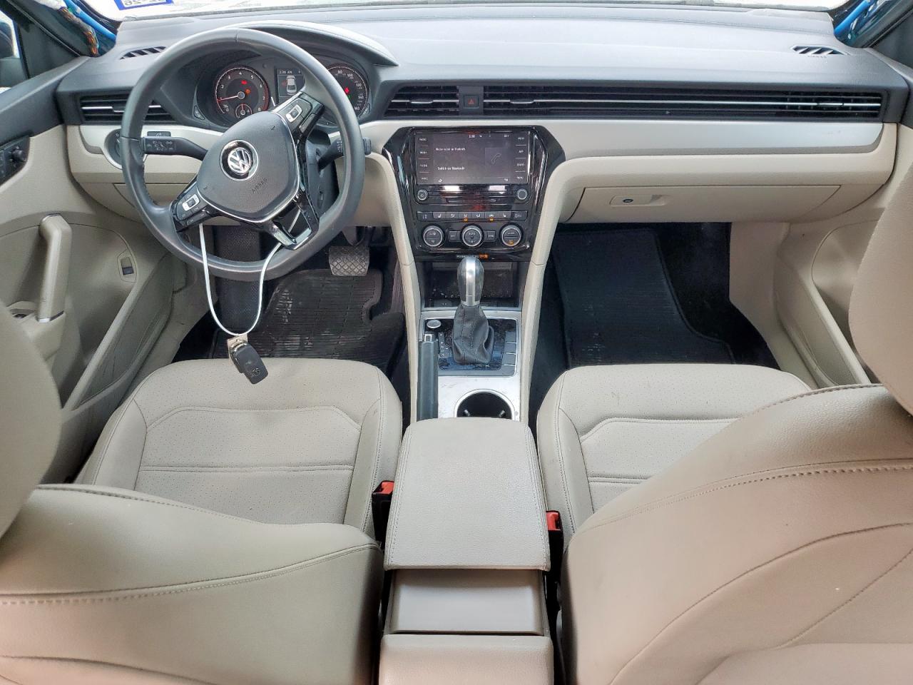 VOLKSWAGEN PASSAT SE