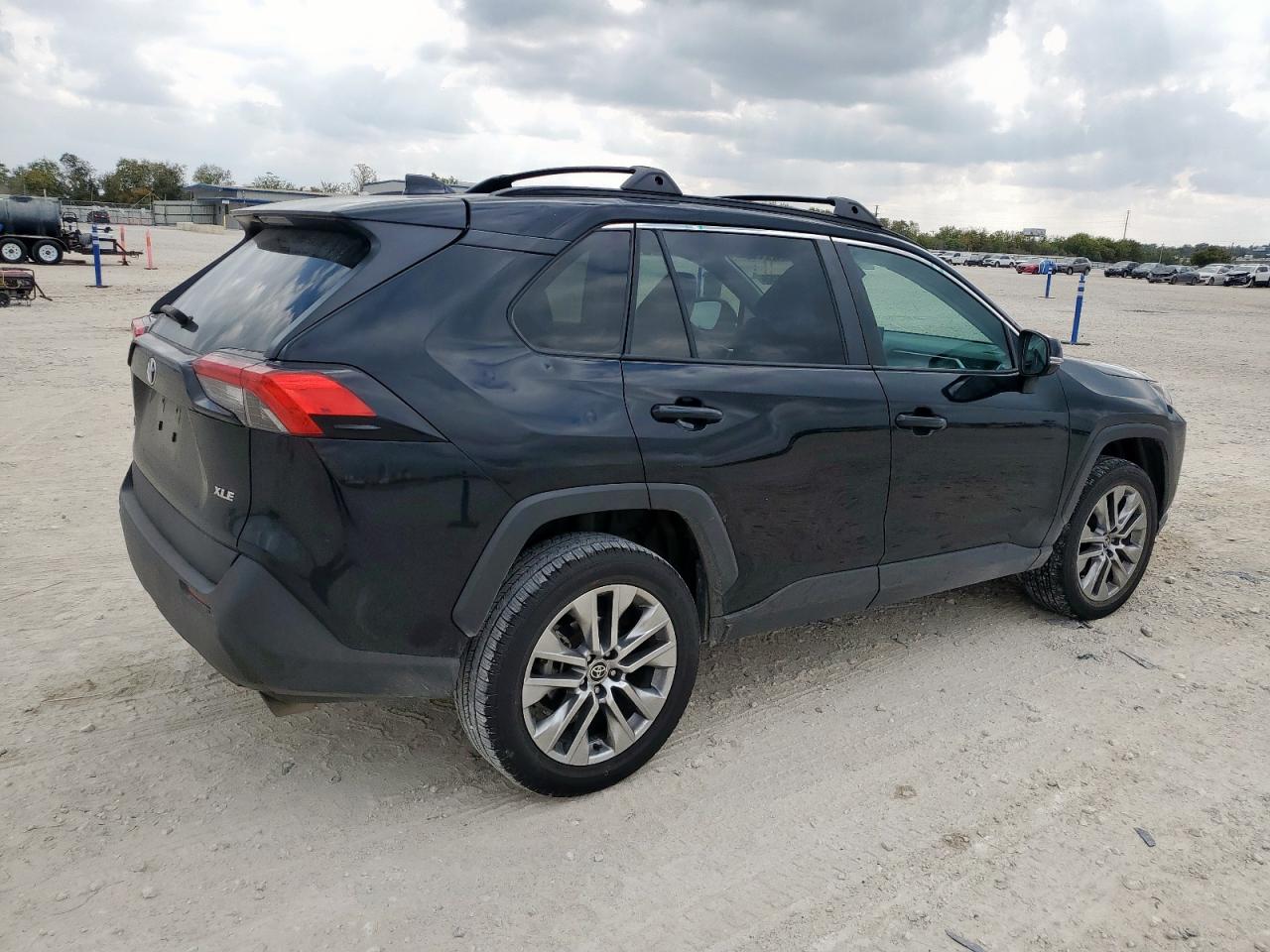TOYOTA RAV4 XLE PREMIUM