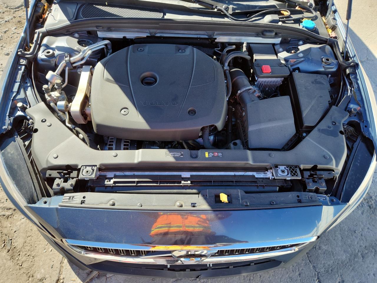 VOLVO V60 T5 MOMENTUM