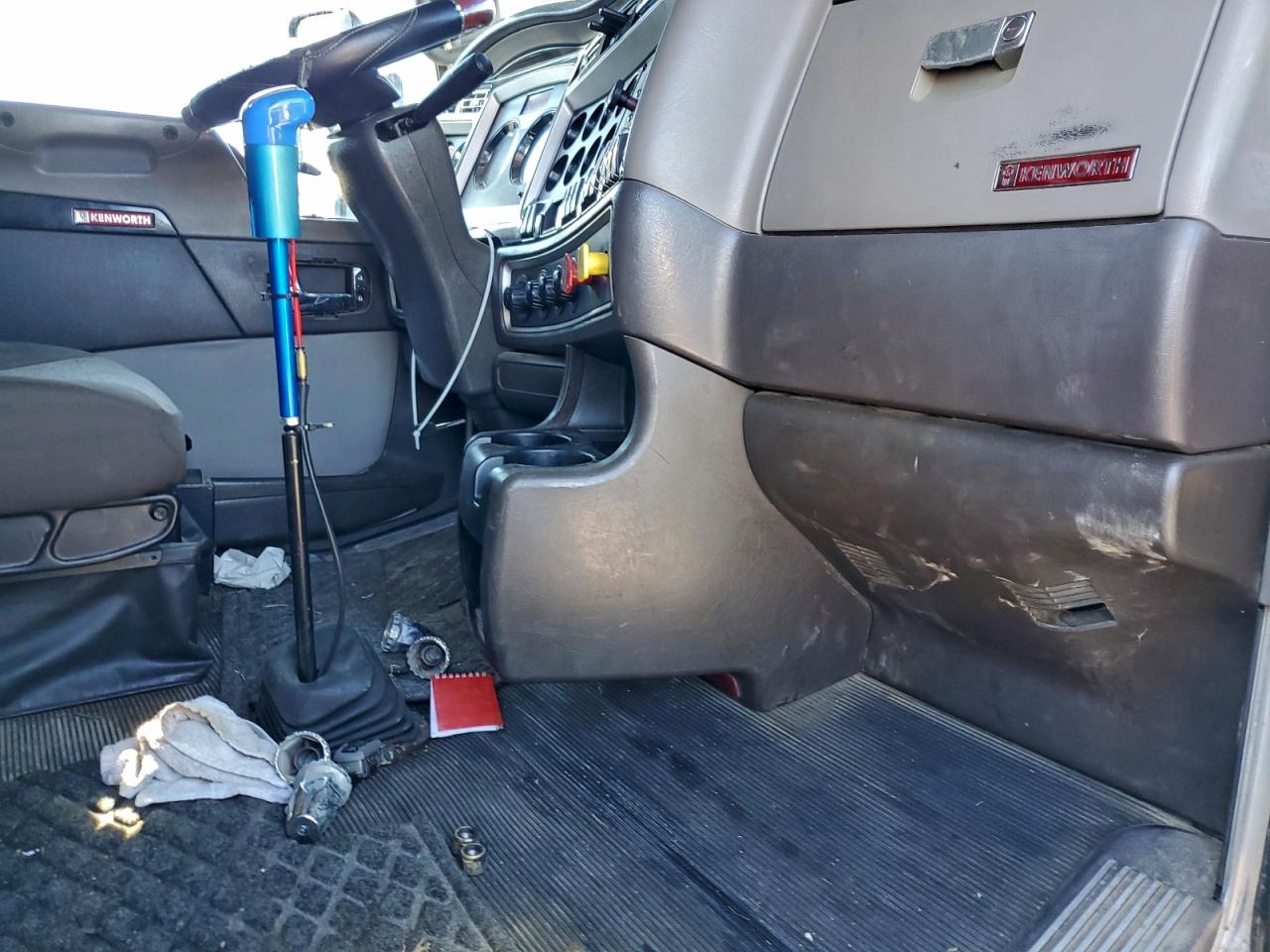 Lot #3298024144 2013 KENWORTH CONSTRUCTI