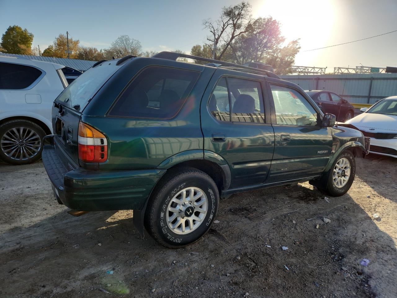 Lot #3311500232 2000 HONDA PASSPORT E