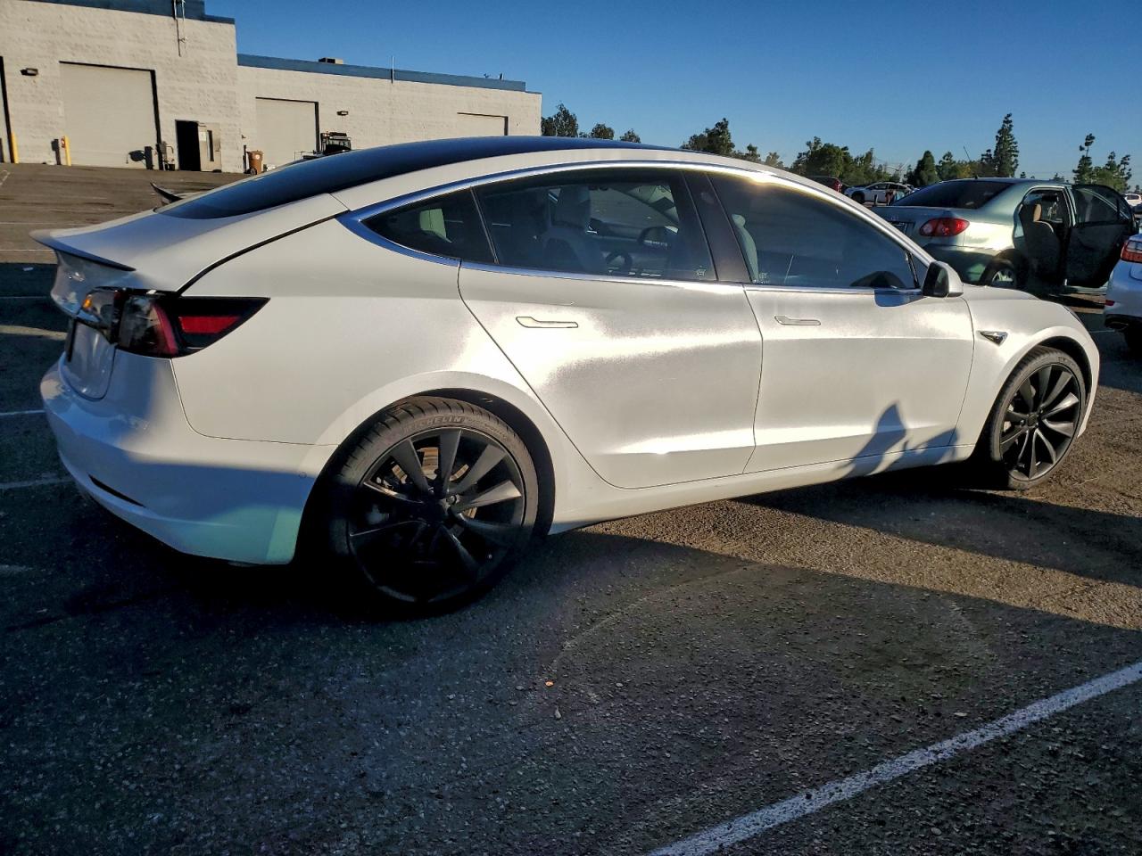 Lot #3303002633 2019 TESLA MODEL 3