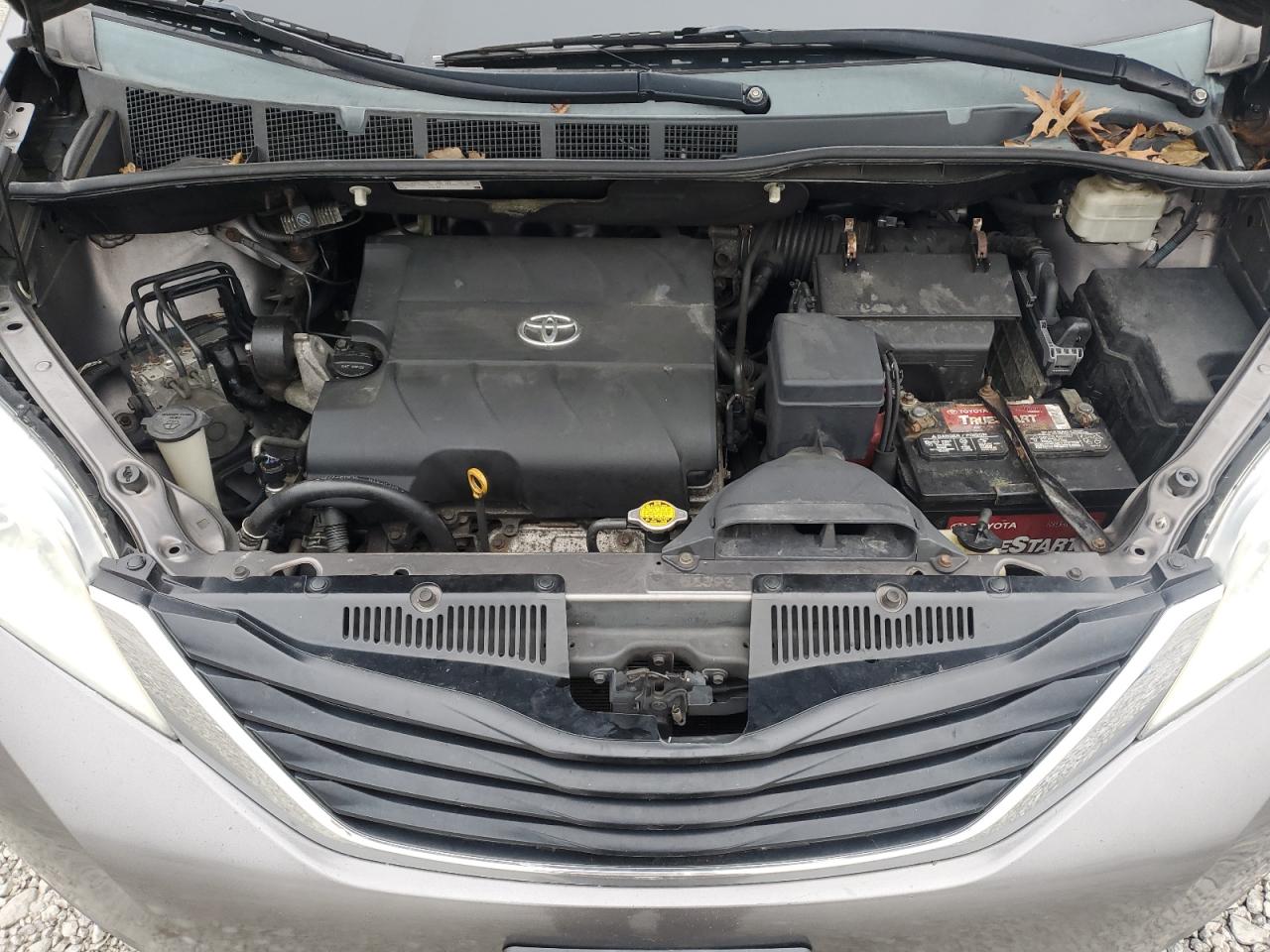 Lot #3298108128 2011 TOYOTA SIENNA LE