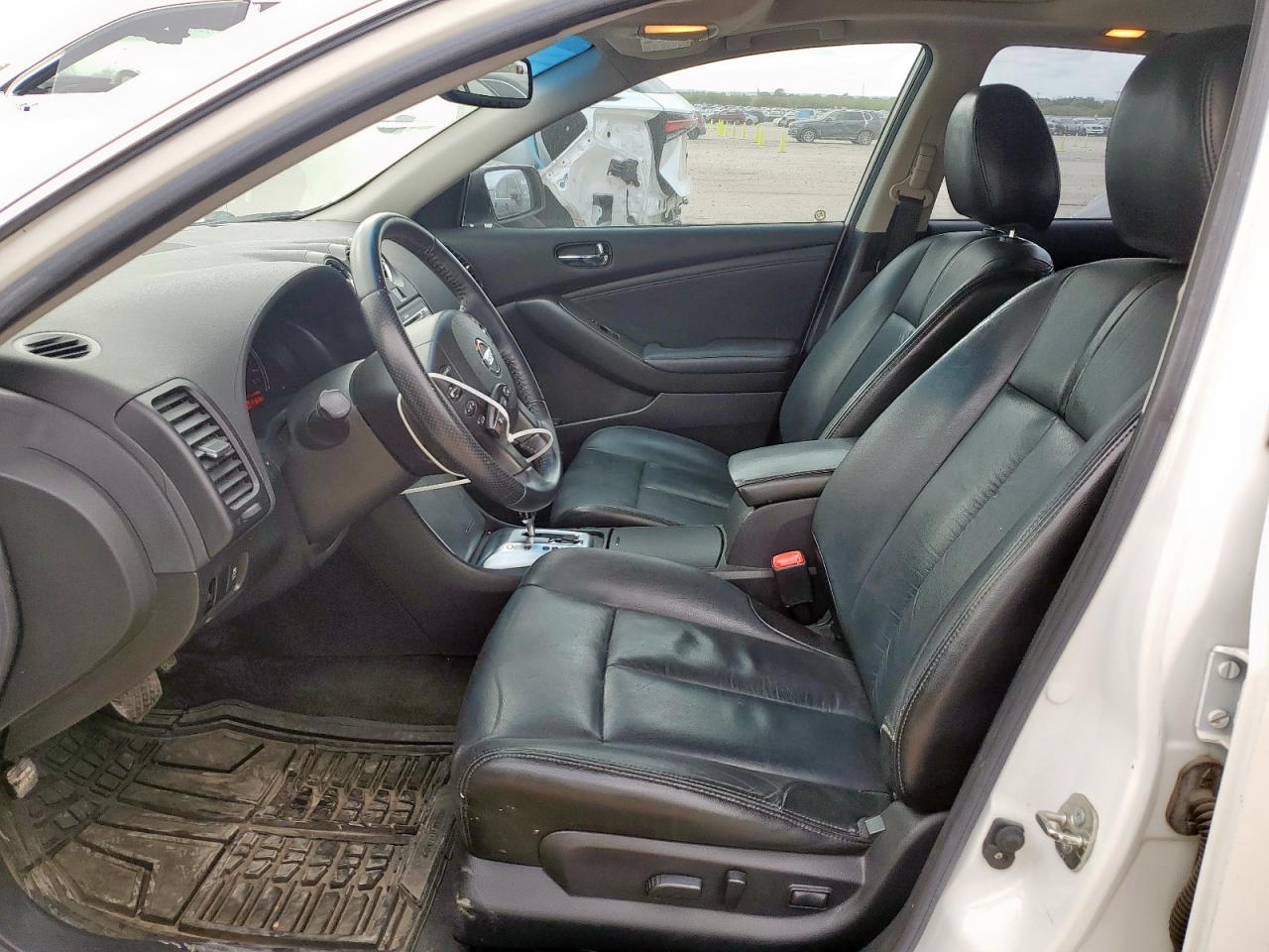 NISSAN ALTIMA BASE