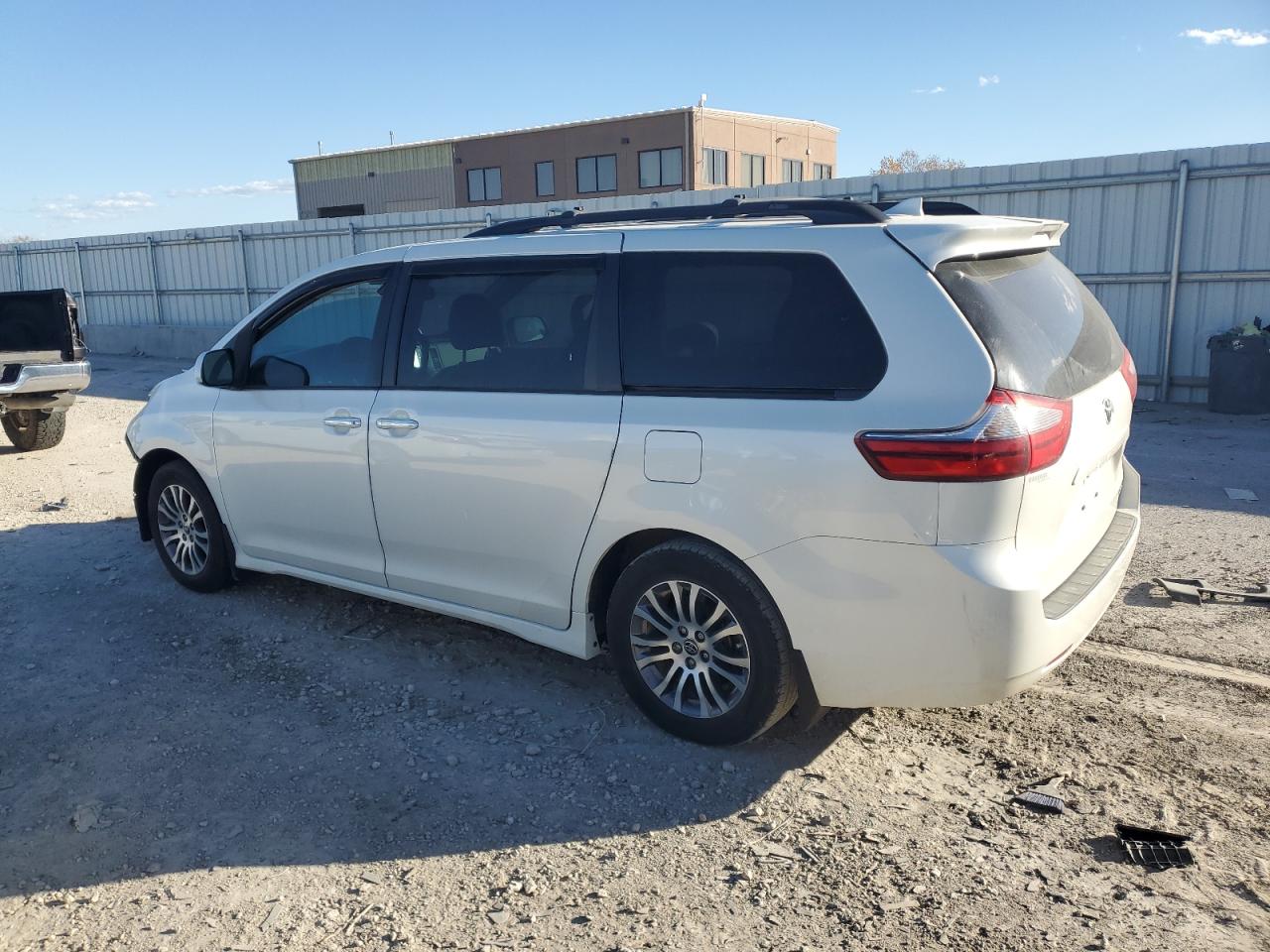 TOYOTA SIENNA XLE