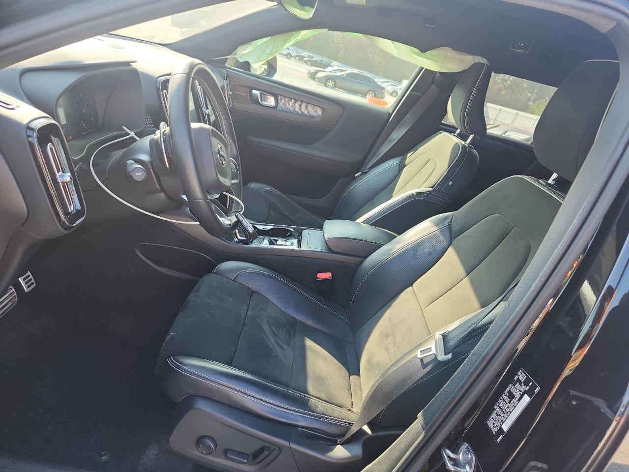 VOLVO XC40 T5 MOMENTUM