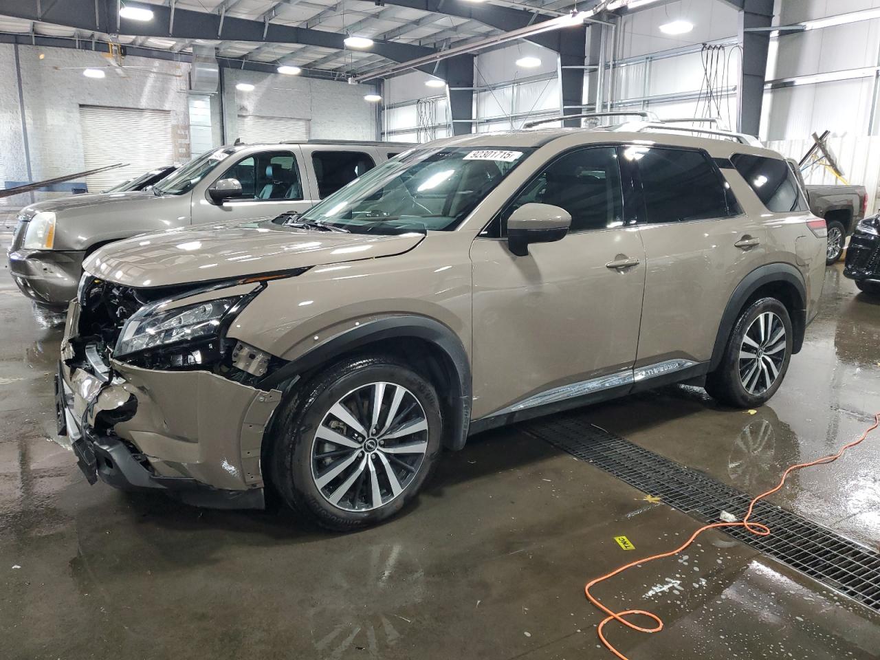 NISSAN PATHFINDER PLATINUM