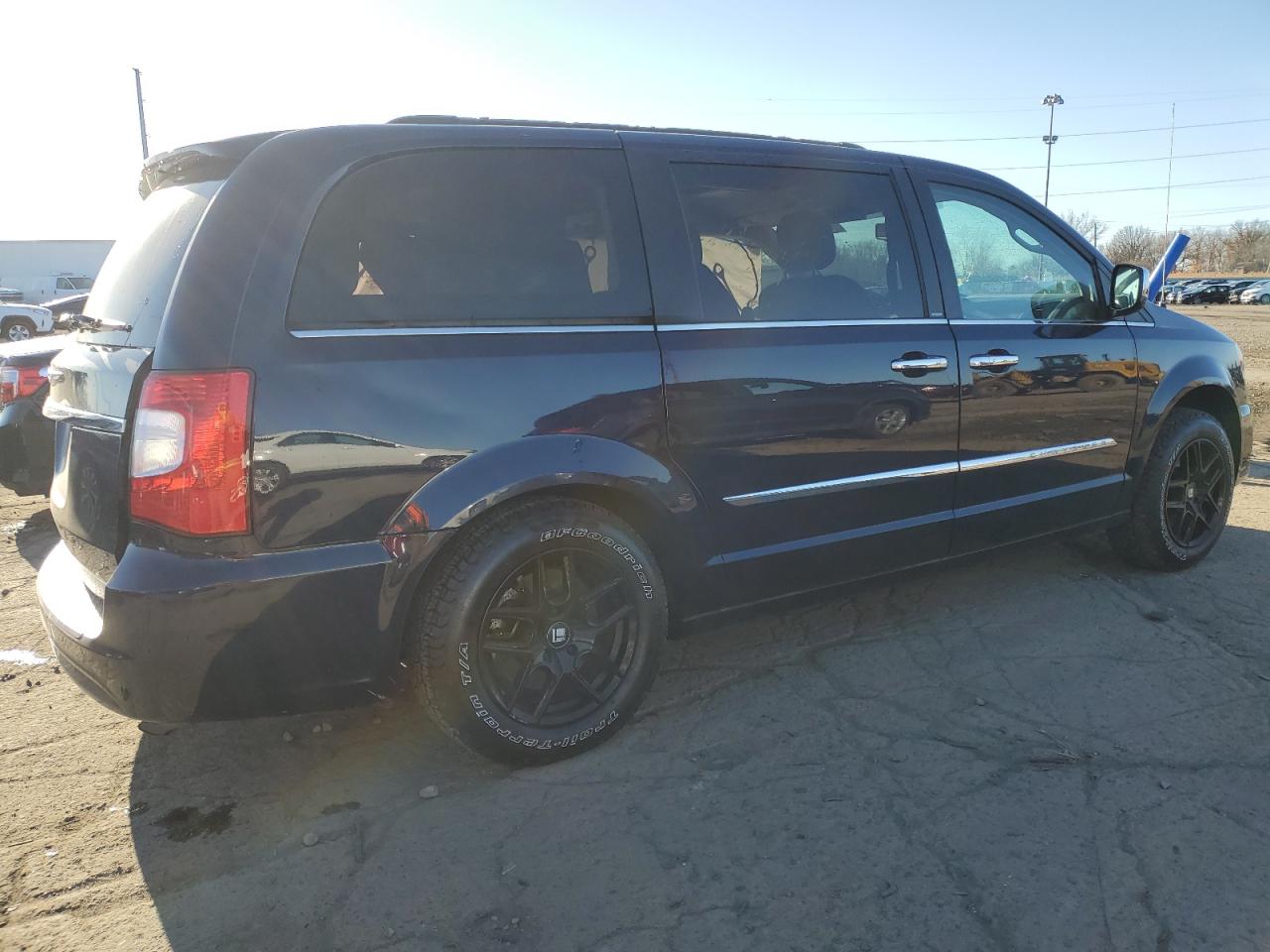 CHRYSLER TOWN & COUNTRY TOURING L