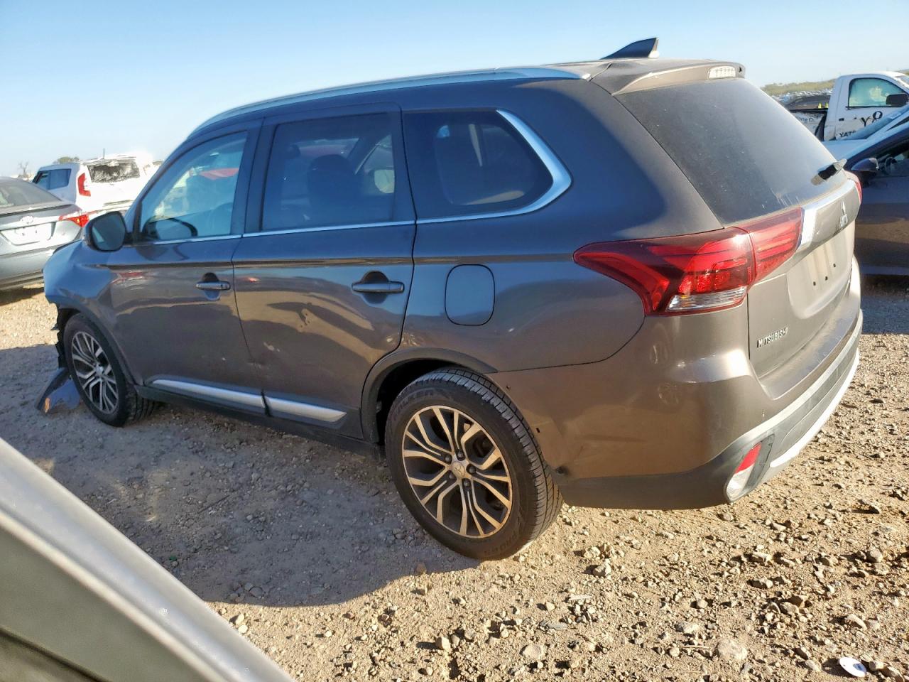 MITSUBISHI OUTLANDER SE