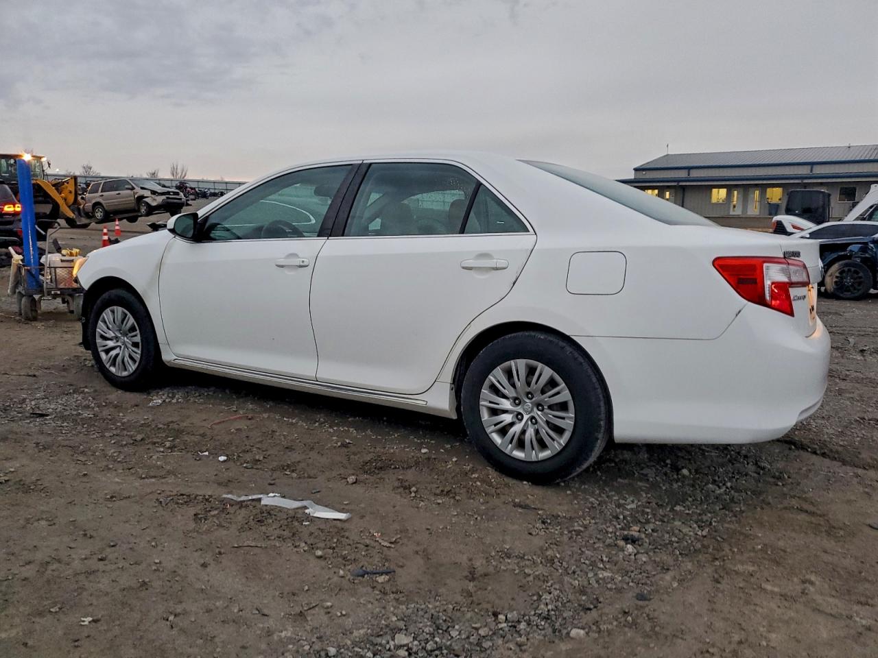 TOYOTA CAMRY BASE