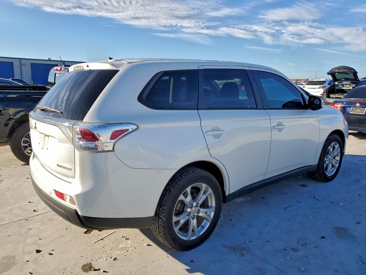 MITSUBISHI OUTLANDER SE