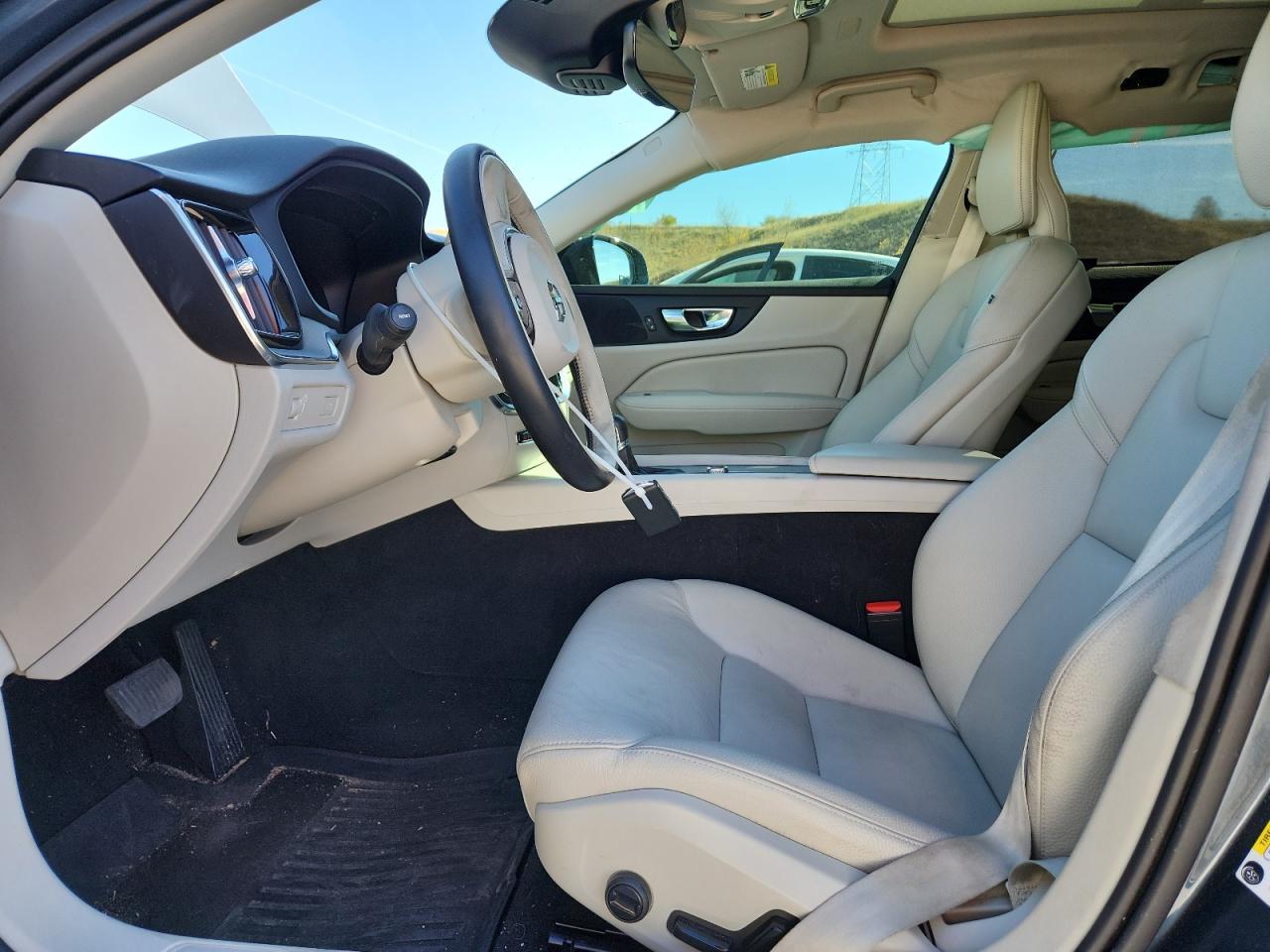 VOLVO V60 T5 MOMENTUM