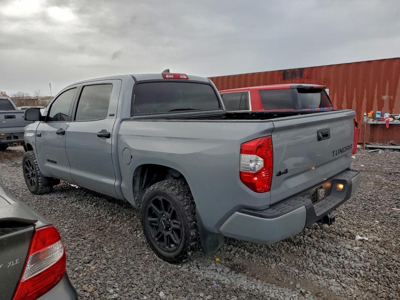 TOYOTA TUNDRA CREWMAX SR5