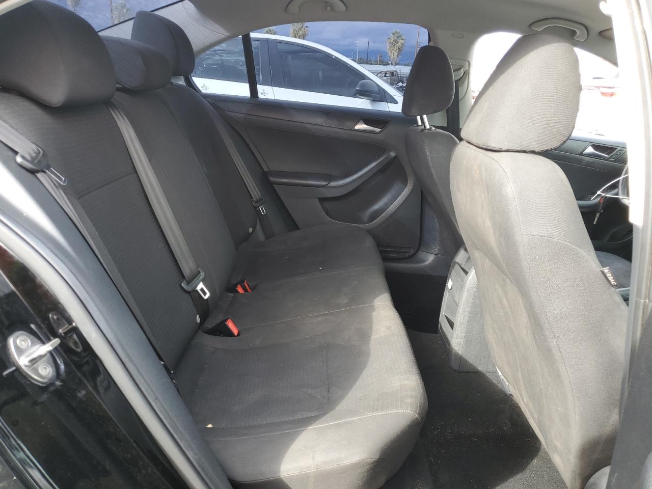 VOLKSWAGEN JETTA BASE