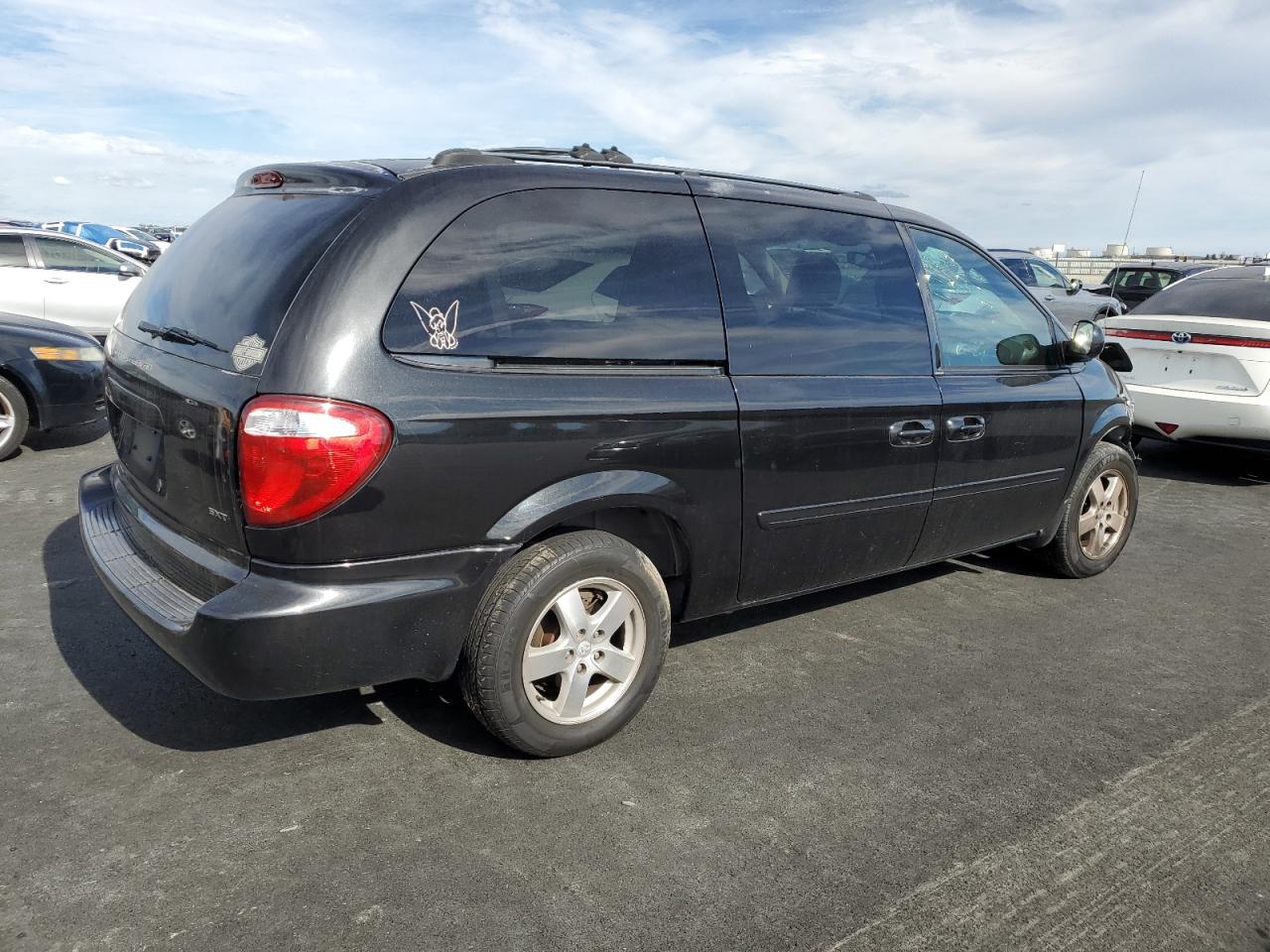Lot #3298229028 2005 DODGE GRAND CARA