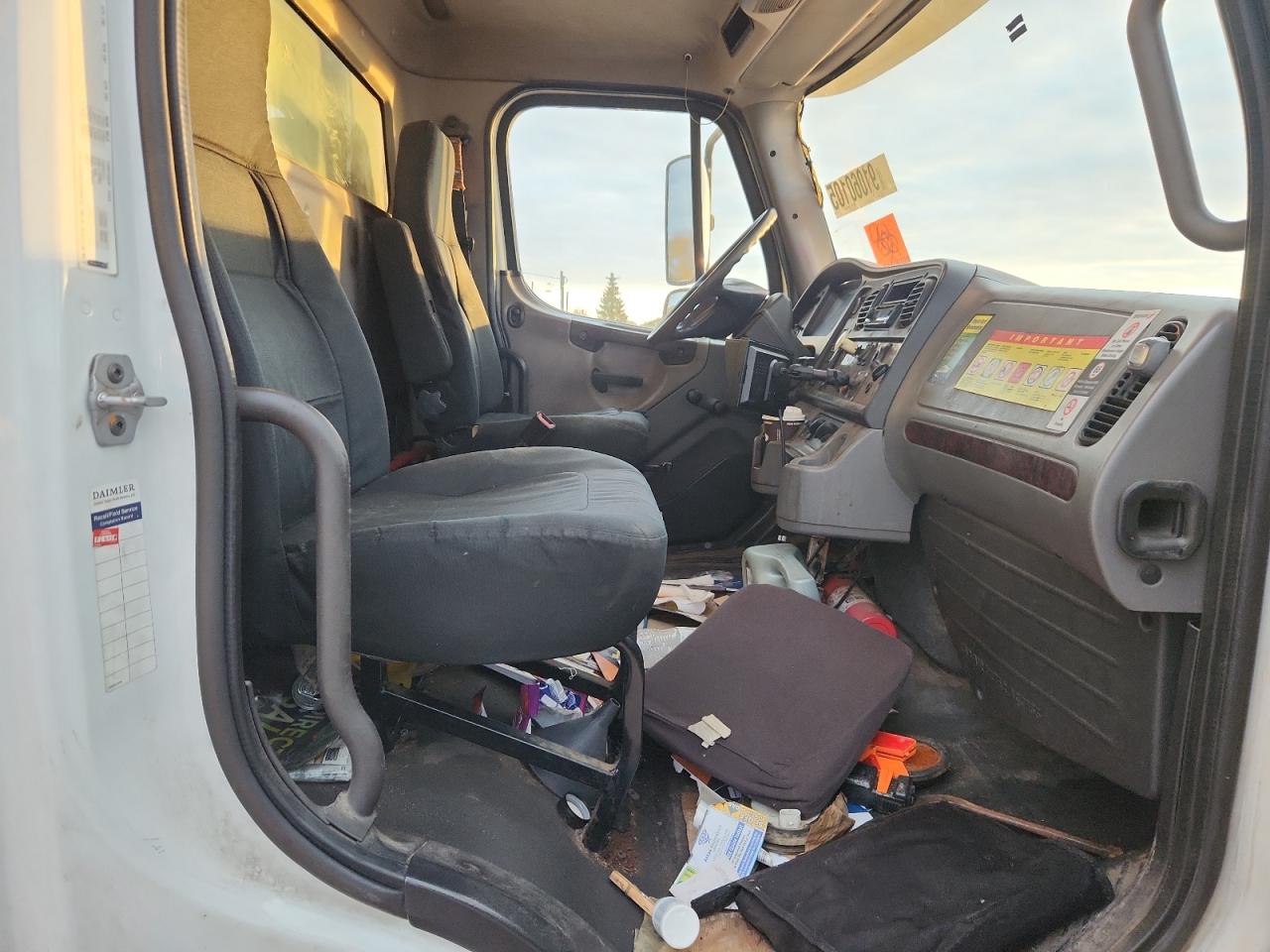 Lot #3283830422 2011 FREIGHTLINER M2