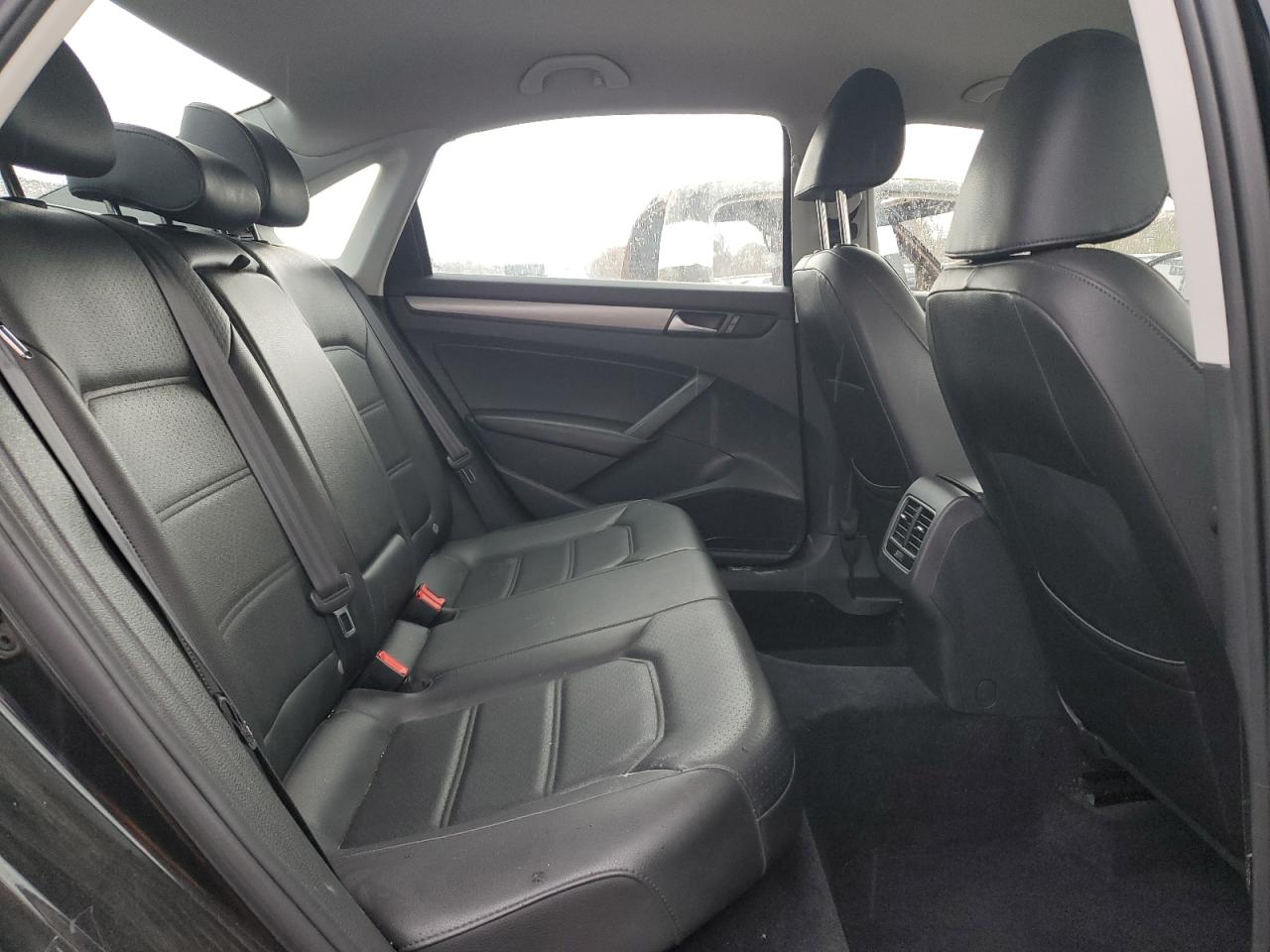 VOLKSWAGEN PASSAT SE