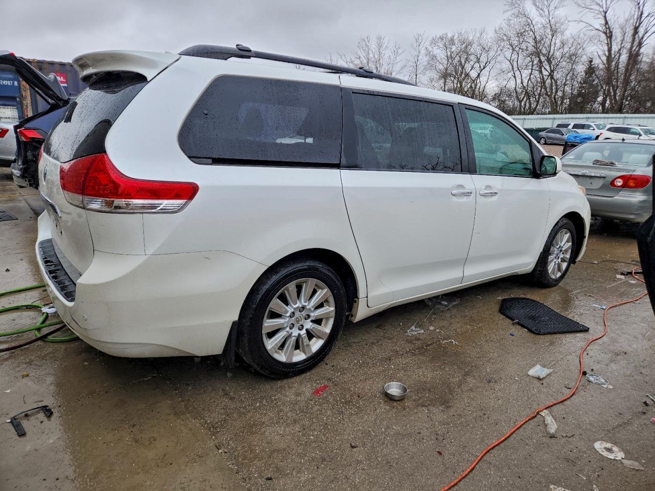 TOYOTA SIENNA XLE