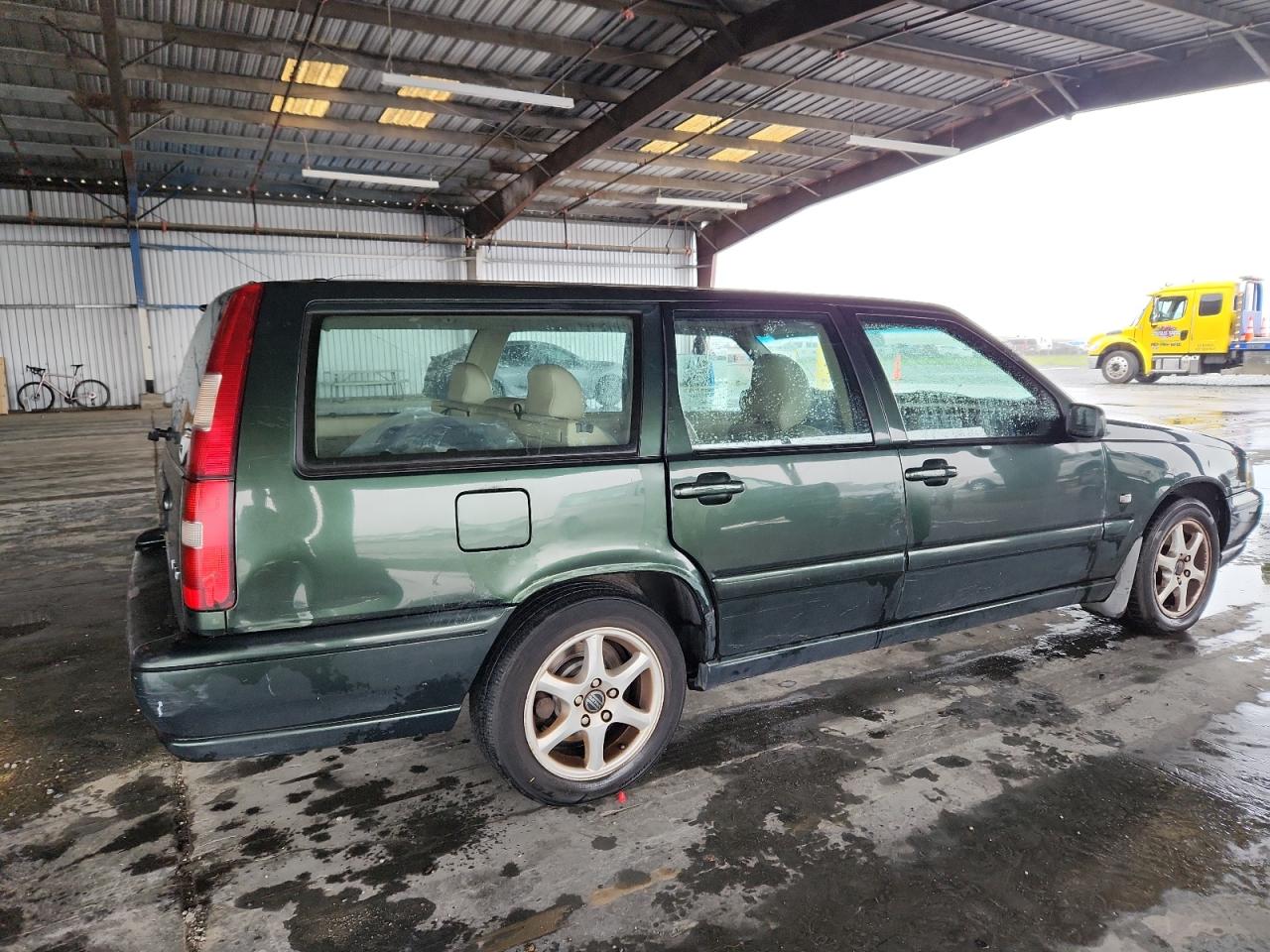 Lot #3298133139 2000 VOLVO V70 BASE