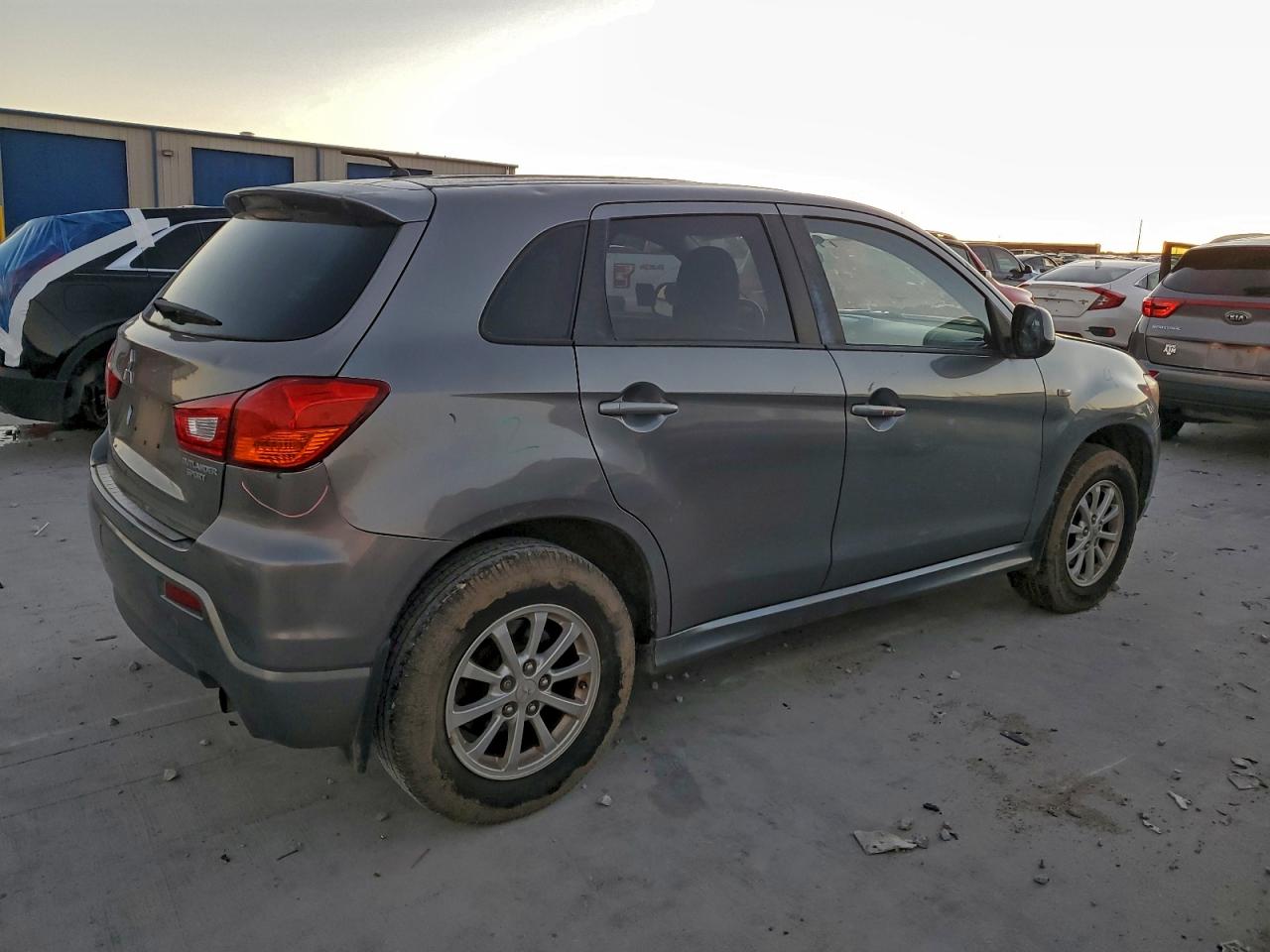 MITSUBISHI OUTLANDER ES