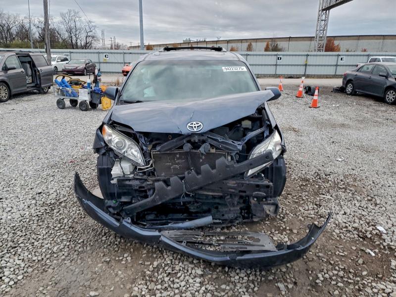 2017 TOYOTA SIENNA #3303574954