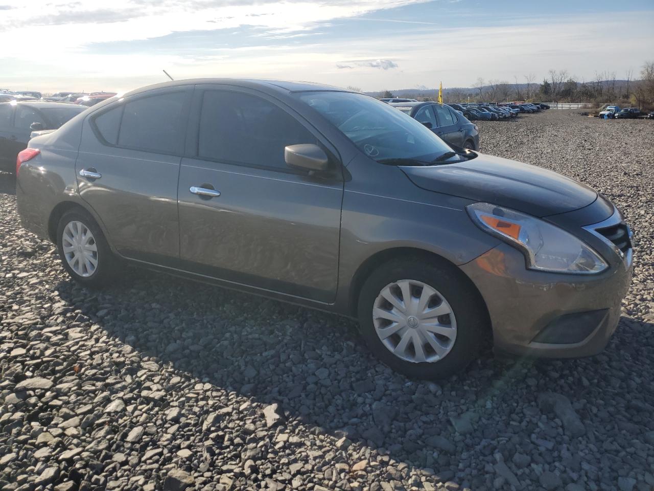 NISSAN VERSA S