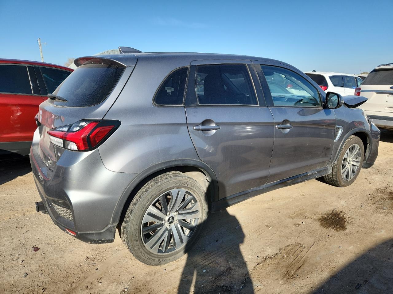 MITSUBISHI OUTLANDER SE