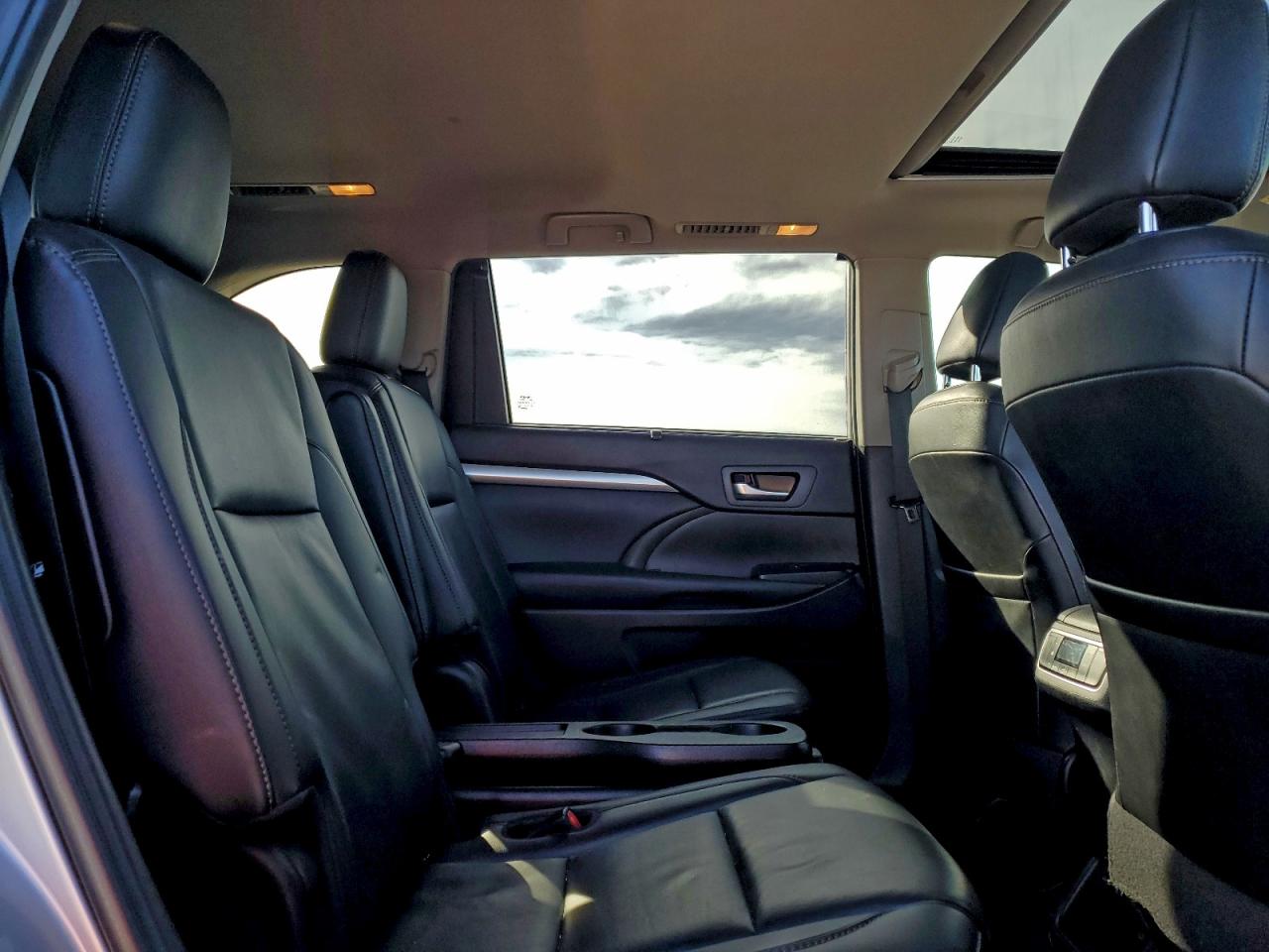 TOYOTA HIGHLANDER SE