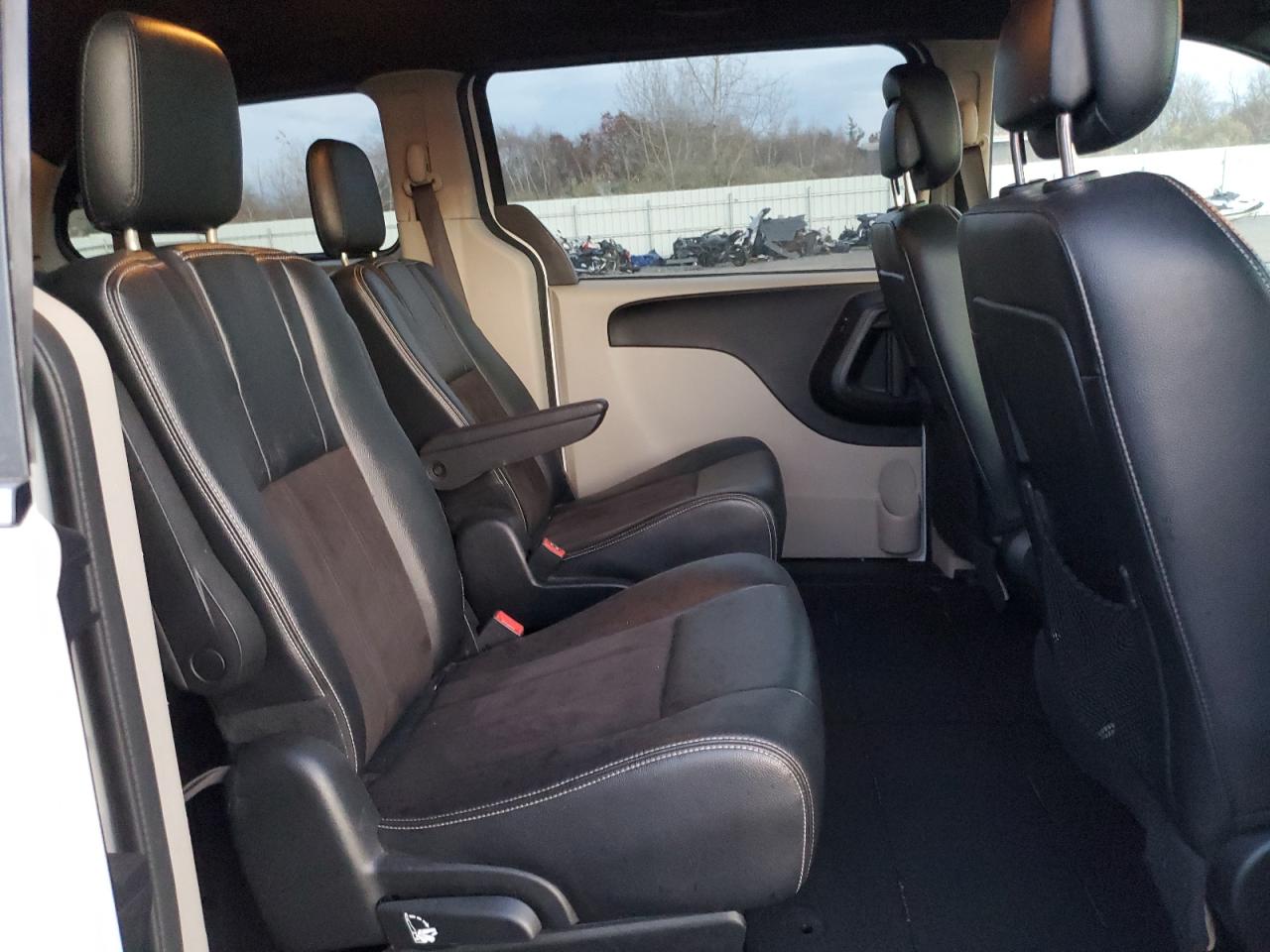 Lot #3301716396 2019 DODGE GRAND CARA