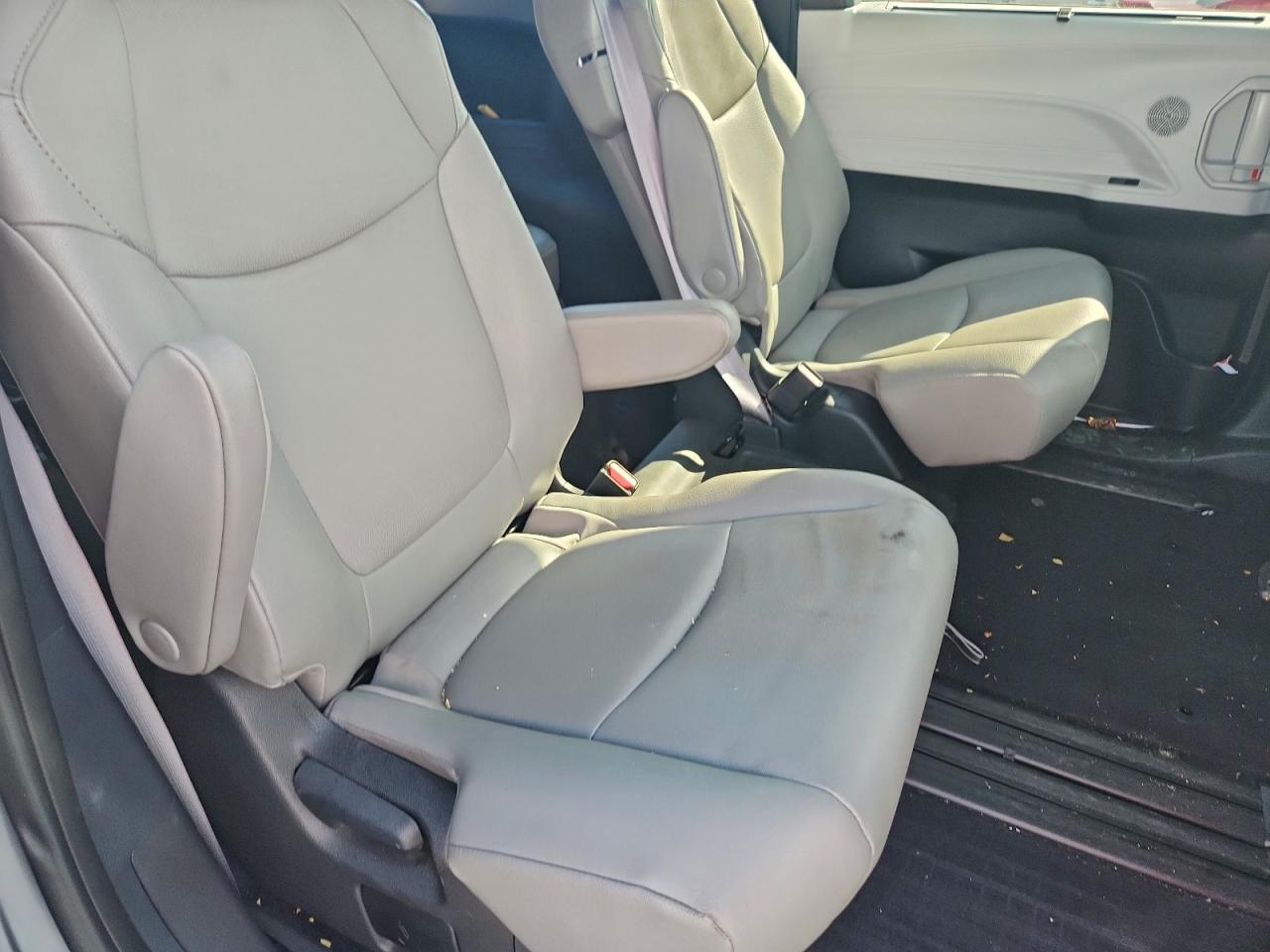 Lot #3316094256 2025 TOYOTA SIENNA XLE