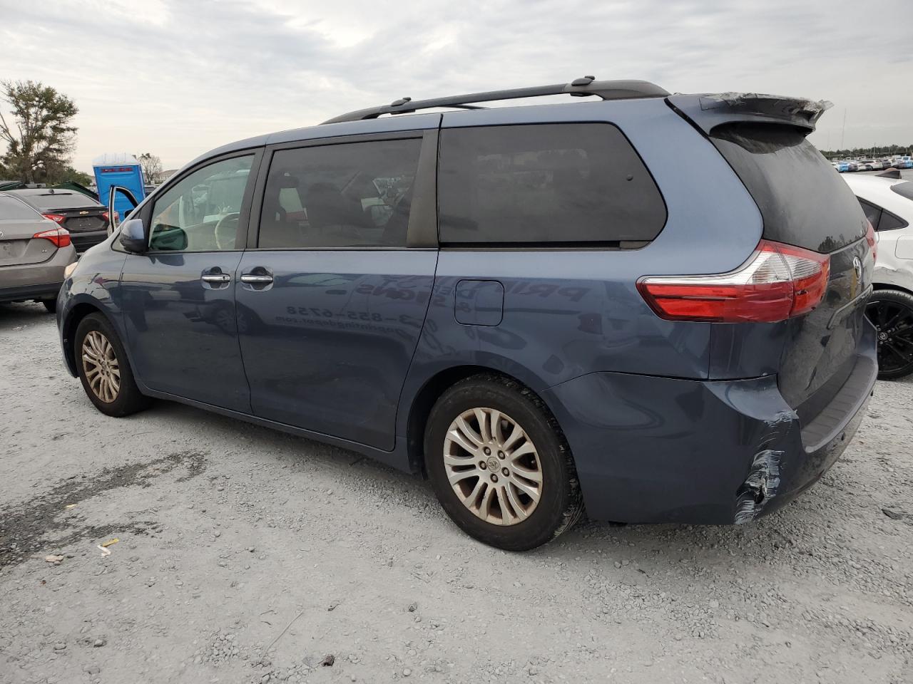 TOYOTA SIENNA XLE