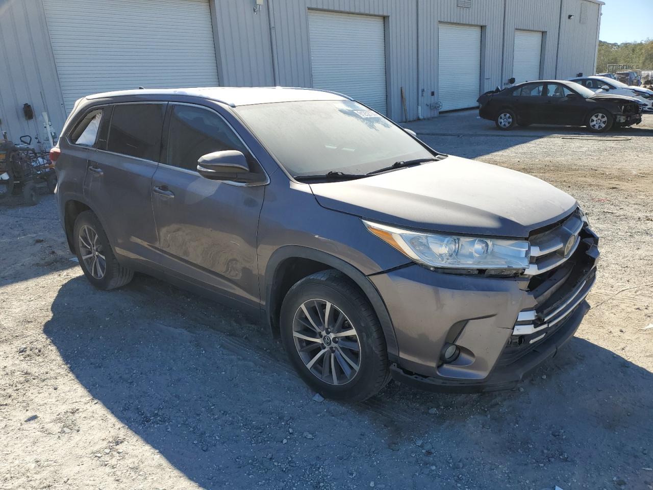 TOYOTA HIGHLANDER SE
