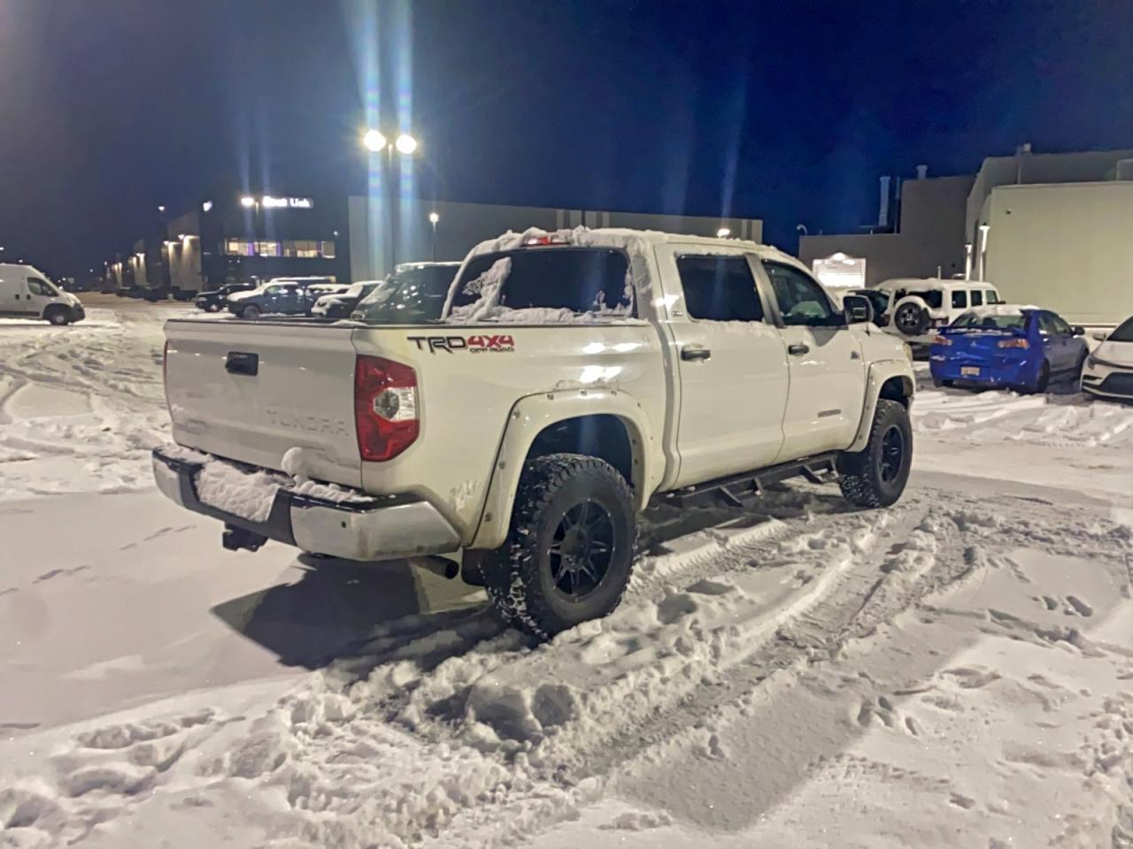 TOYOTA TUNDRA CREWMAX SR5