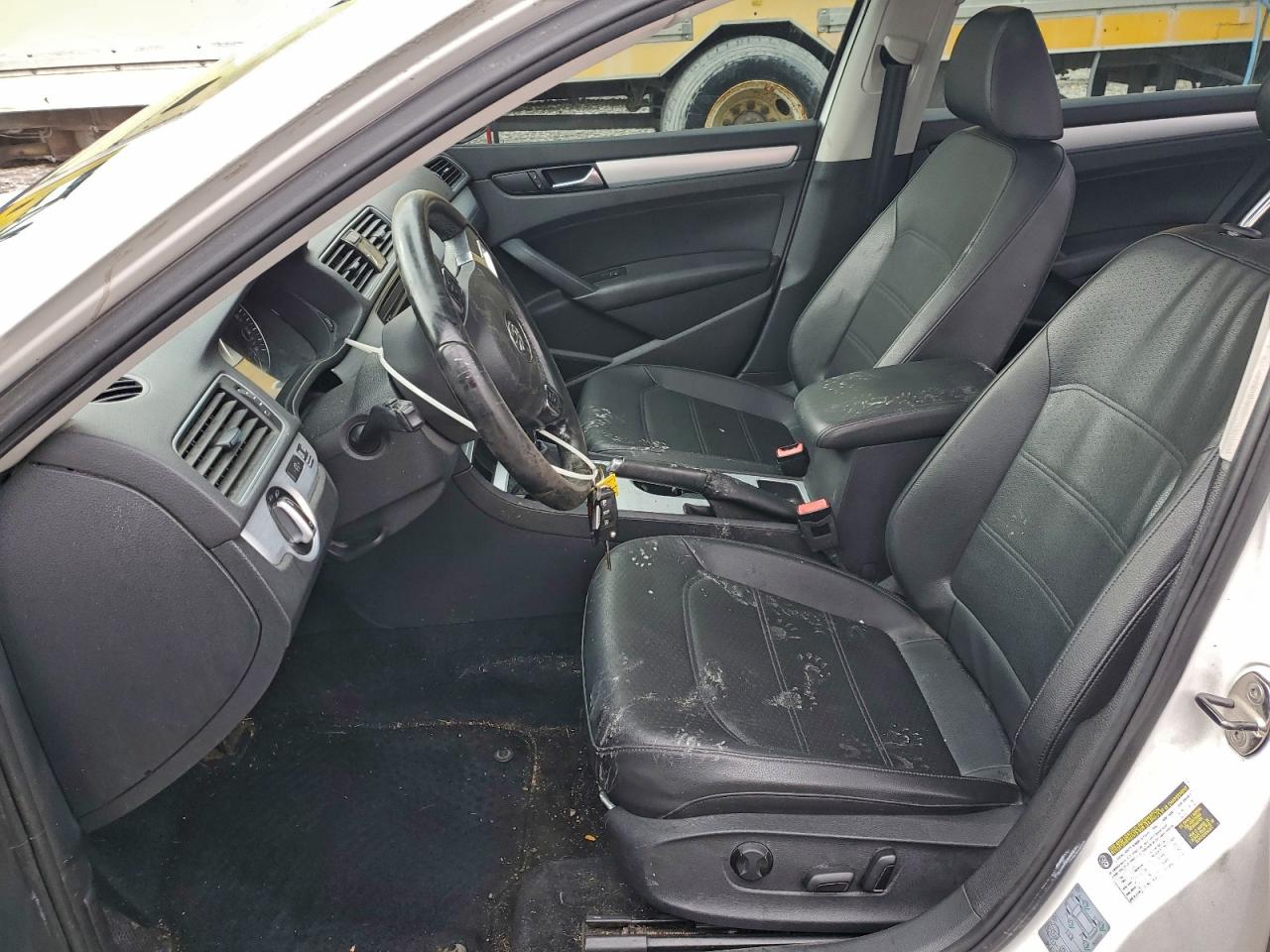 VOLKSWAGEN PASSAT SE