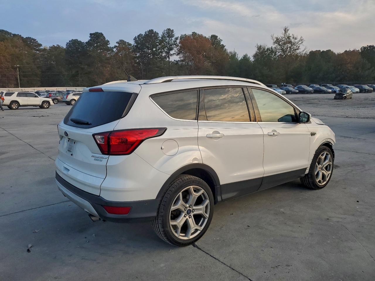 FORD ESCAPE TITANIUM