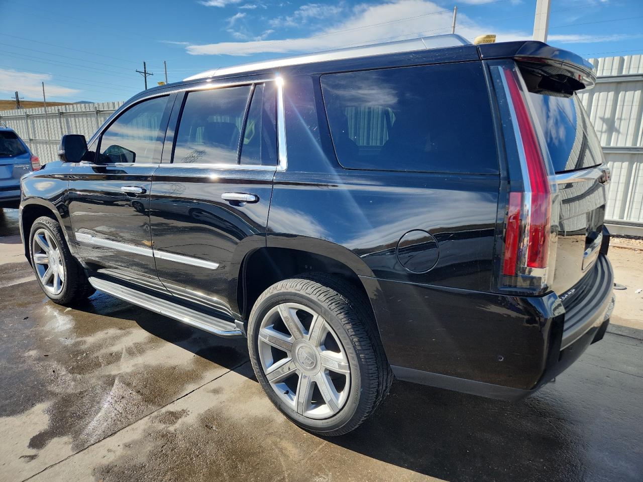 CADILLAC ESCALADE LUXURY