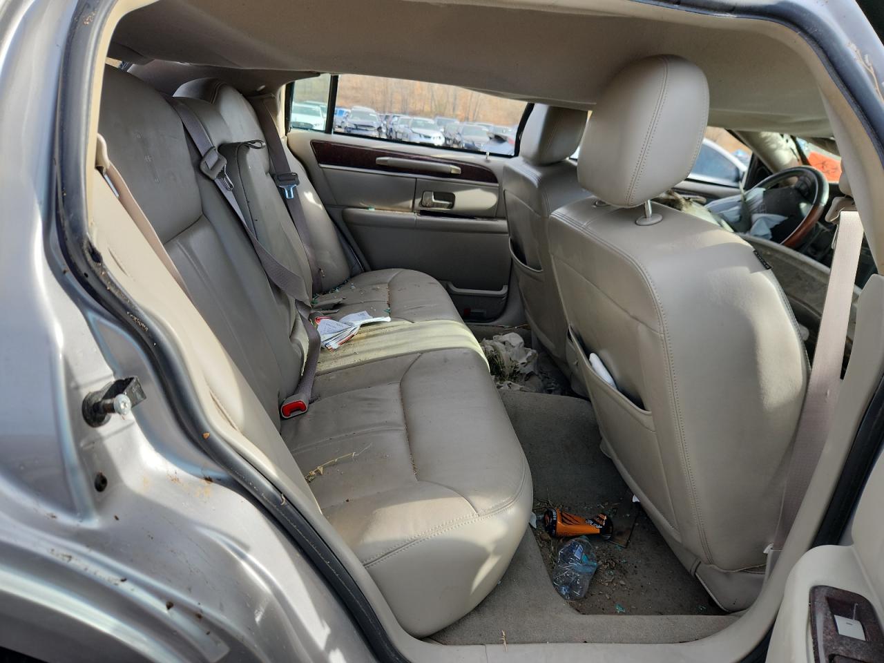 LINCOLN TOWN CAR SIGNATURE LIMITED