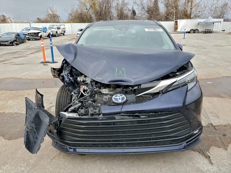 2025 TOYOTA SIENNA XLE #3304512437
