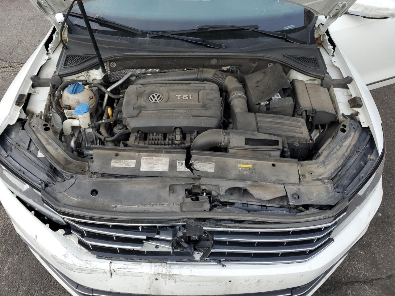 VOLKSWAGEN PASSAT SE