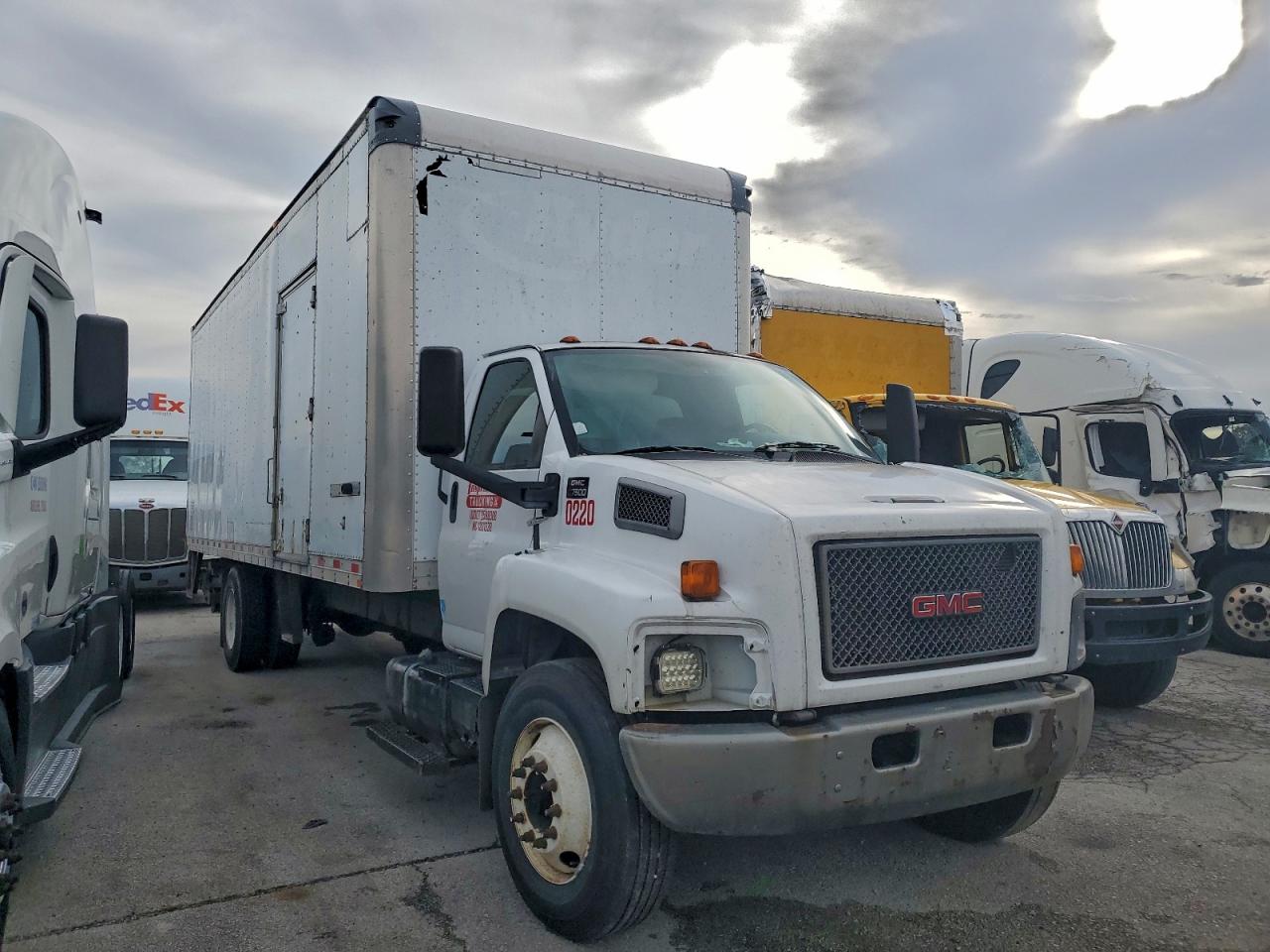 Lot #3301868960 2007 GMC C7500