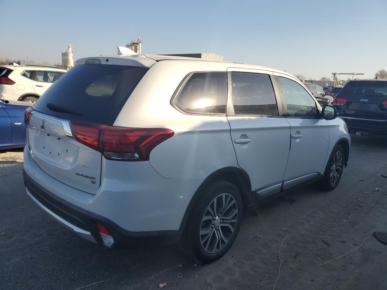 MITSUBISHI OUTLANDER SE