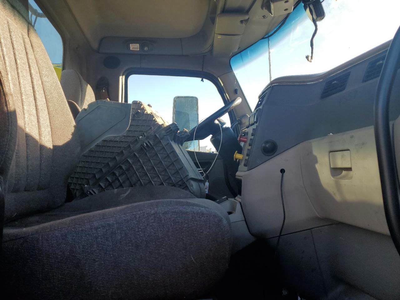 Lot #3296310430 2018 PETERBILT TRACTOR 579