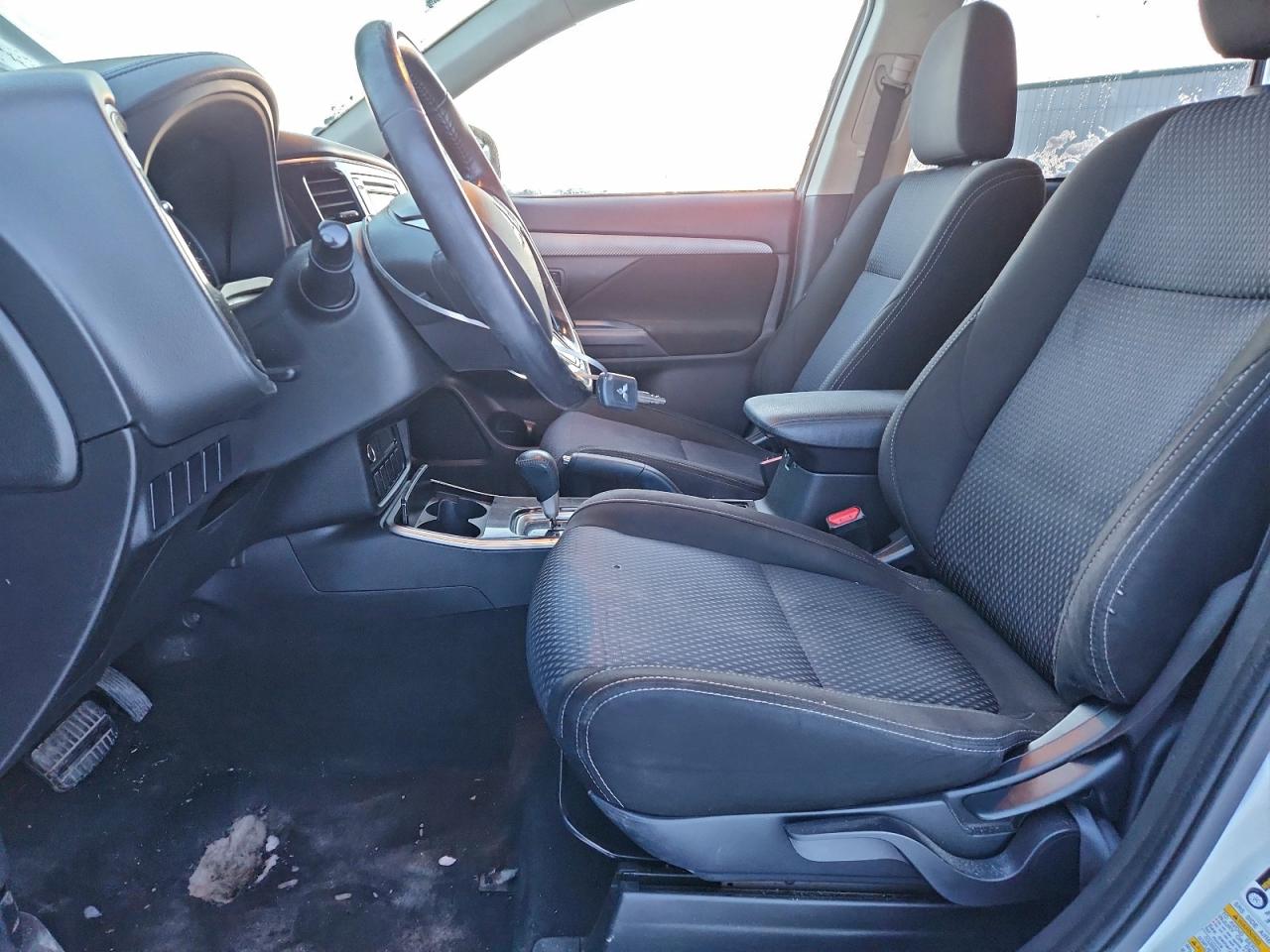 MITSUBISHI OUTLANDER ES