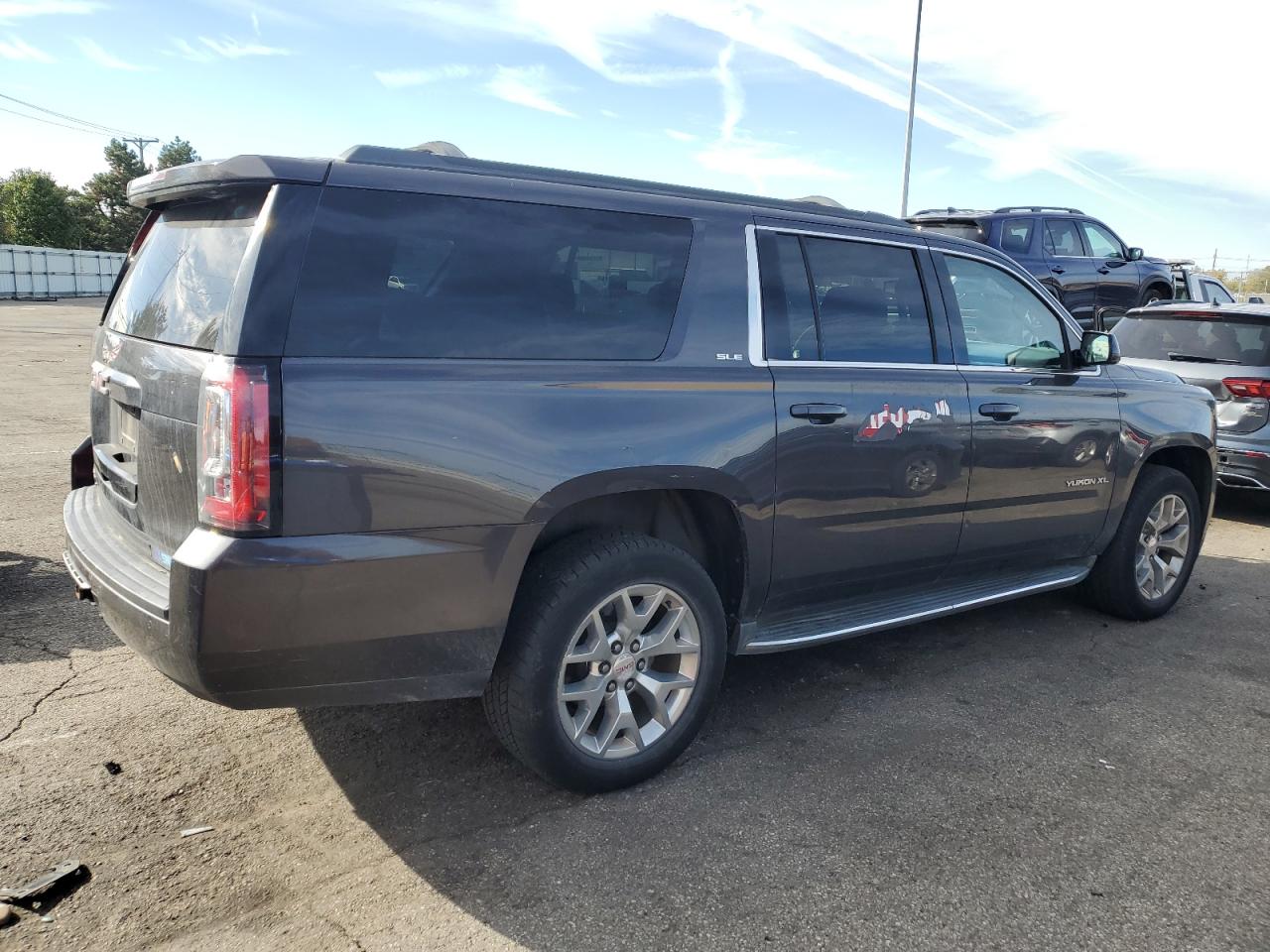 GMC YUKON K1500 SLE